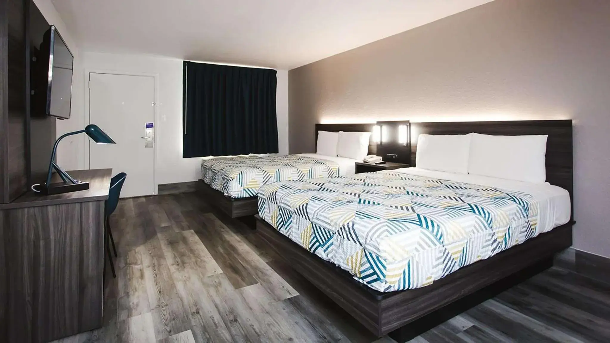 Queen Room with Two Queen Beds - Non-Smoking in Motel 6 Houston, TX - Medical Center - NRG Stadium Queen Room with Two Queen Beds - Non-Smoking in Motel 6 Houston, TX - Medical Center - NRG Stadium