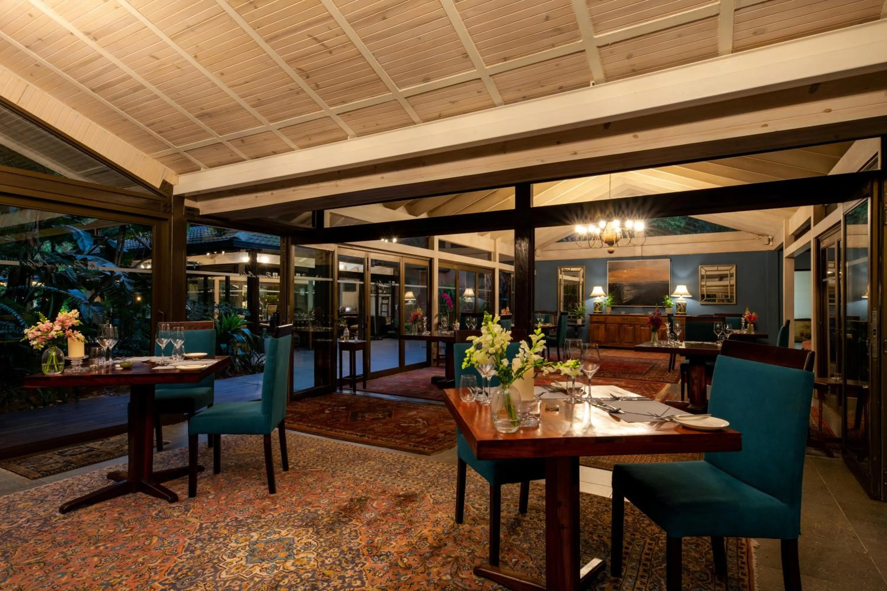 Restaurant/places to eat in Prana Lodge