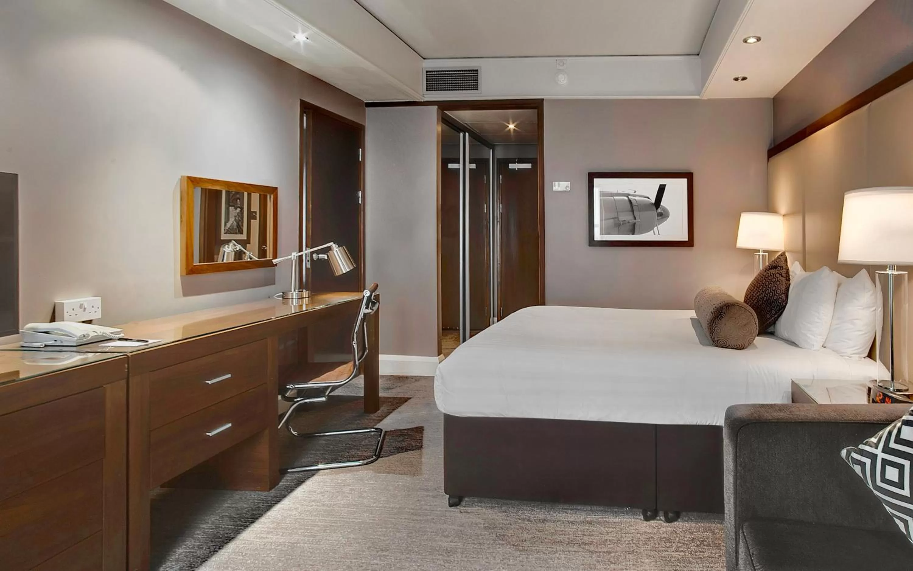 Bedroom, Bed in Sandman Signature London Gatwick Hotel