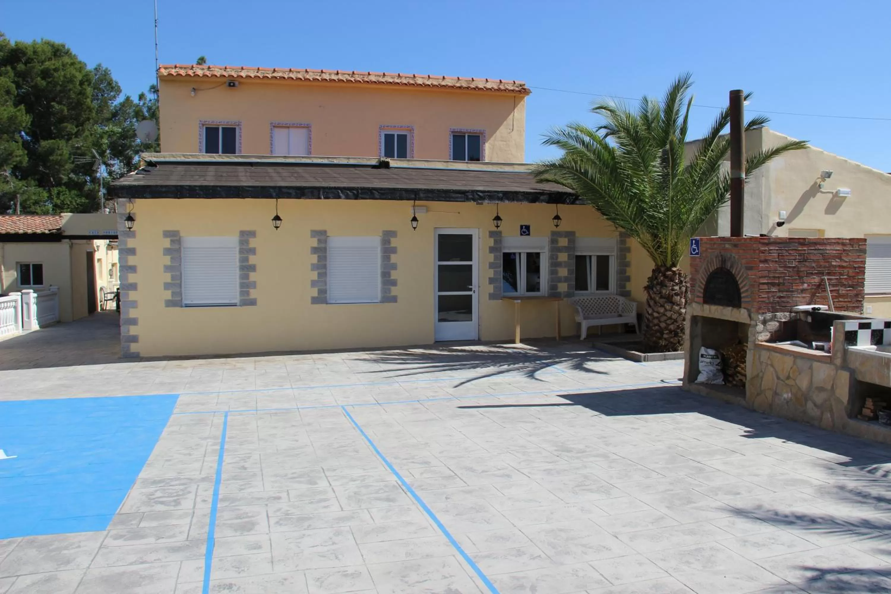 Inner courtyard view, Property Building in Casa Robion
