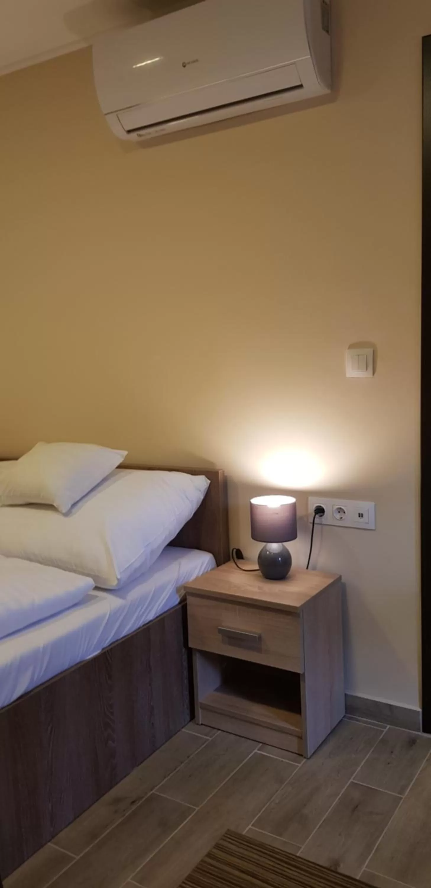 Bed in Central Panzió Gyula