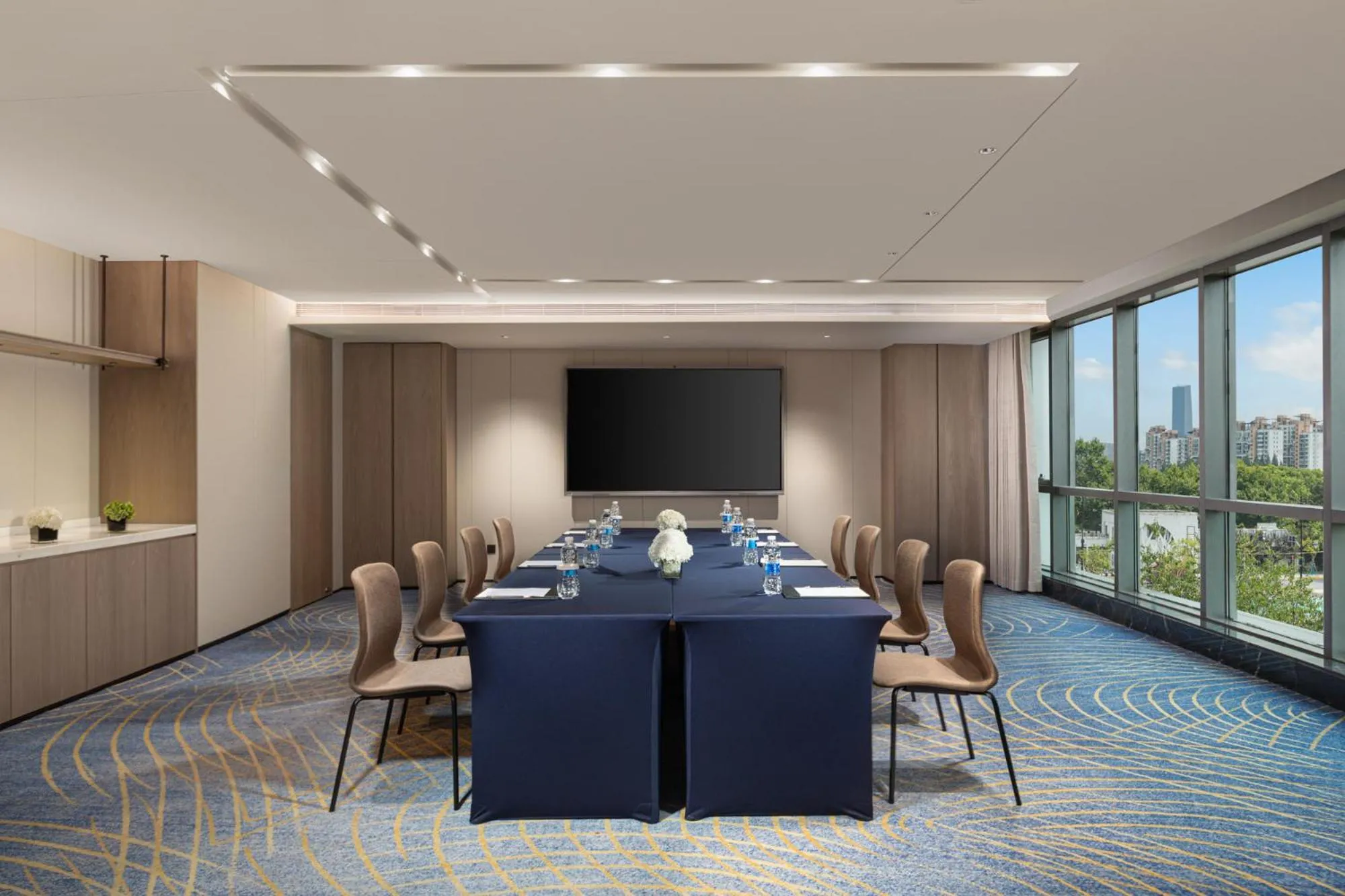 Meeting/conference room in HUALUXE Shanghai Changfeng Park by IHG