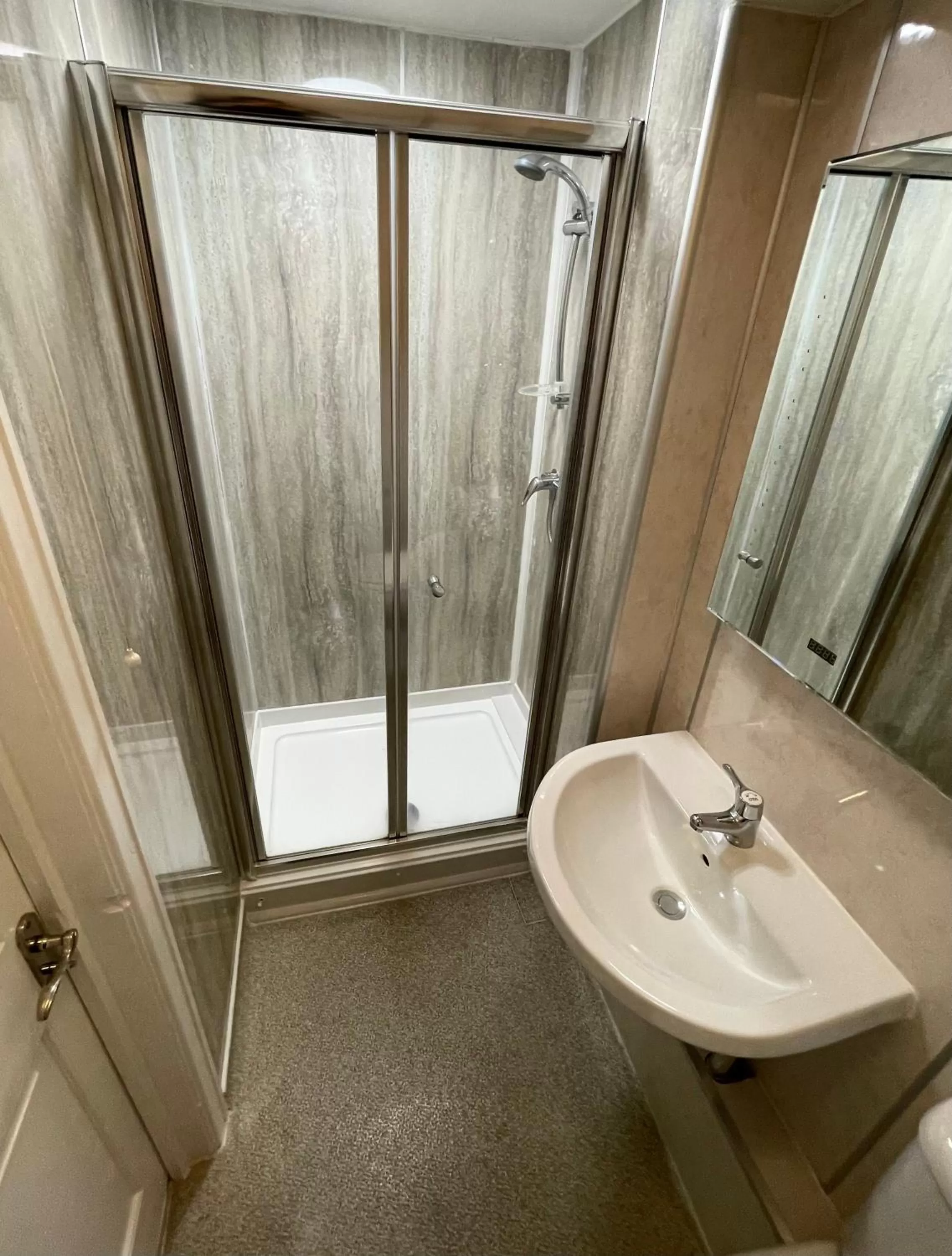 Shower, Bathroom in Cadmore Lodge Bed & Breakfast