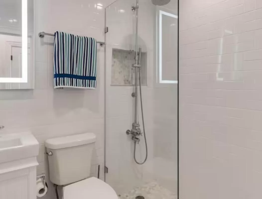 Shower in Tropicals of Palm Beach