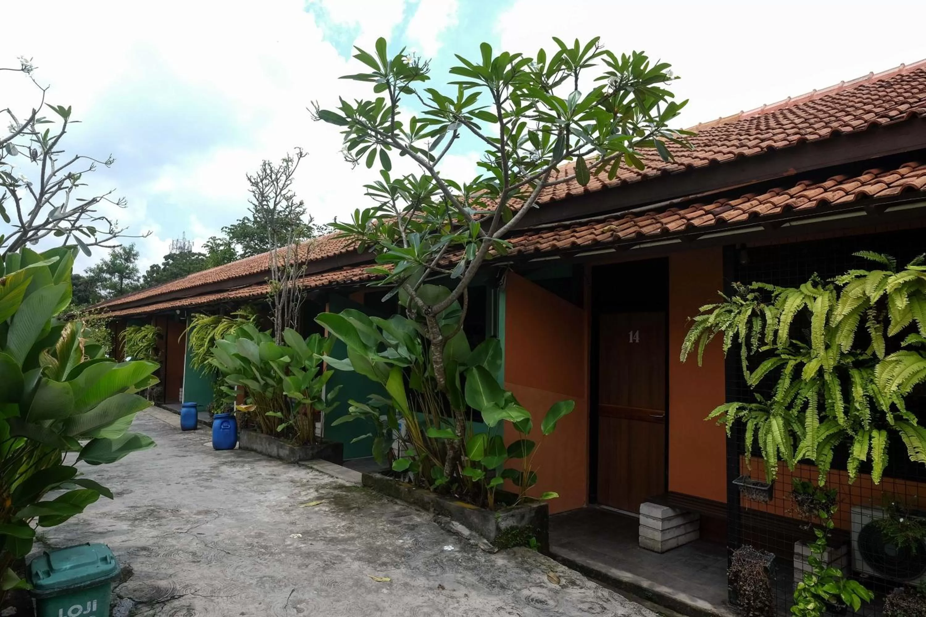 Property building in RedDoorz near Lotte Mart Maguwoharjo Yogyakarta