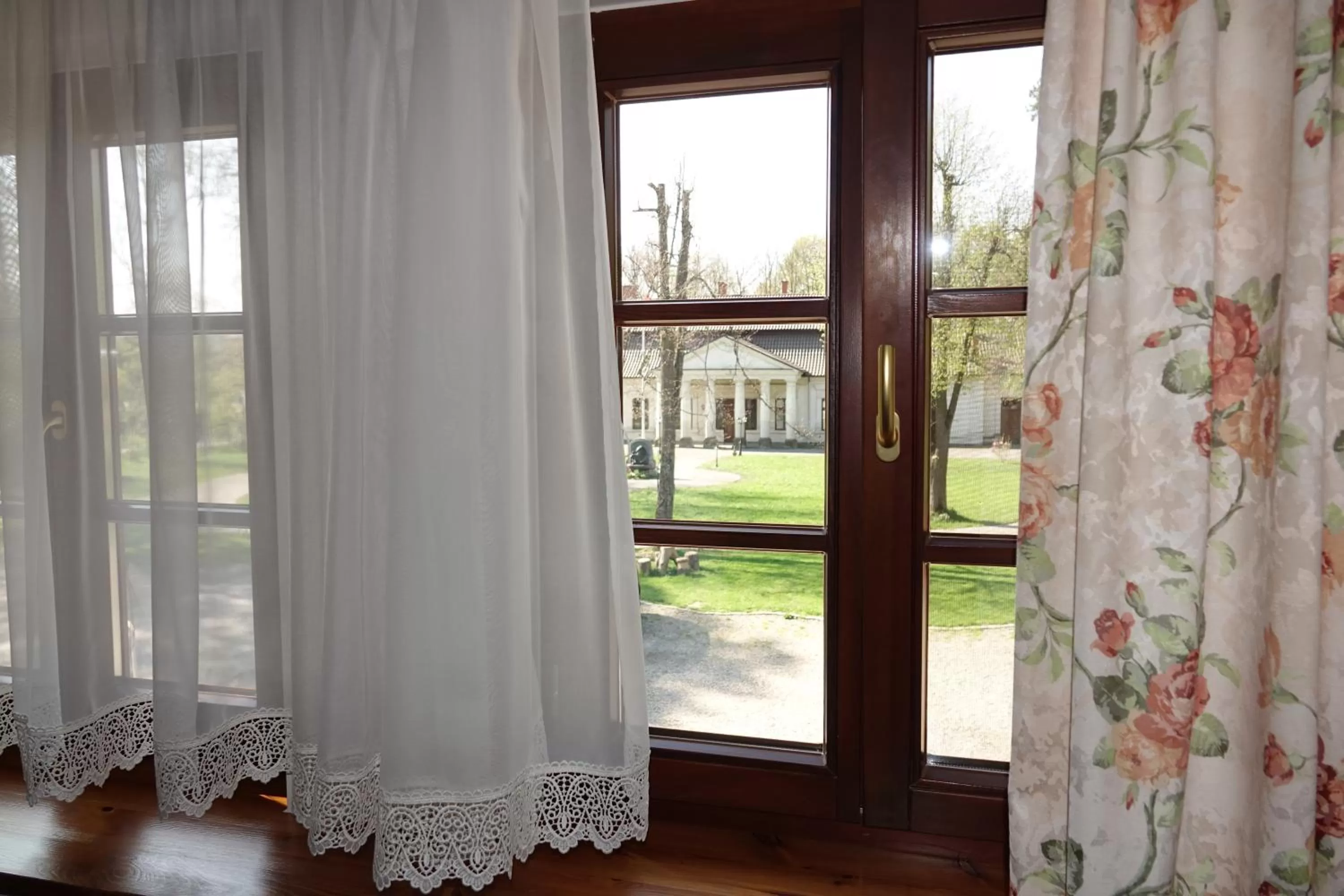 Gościniec Dworski w Ropie - Pokoje gościnne