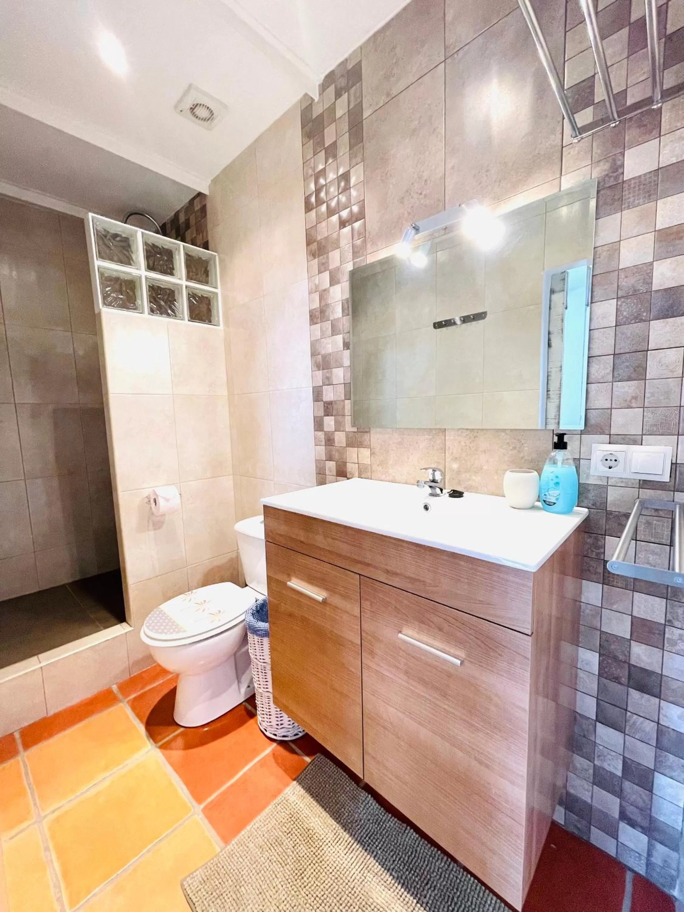 Bathroom in Casira, studios en kamers,Viñuela, Costa Del Sol