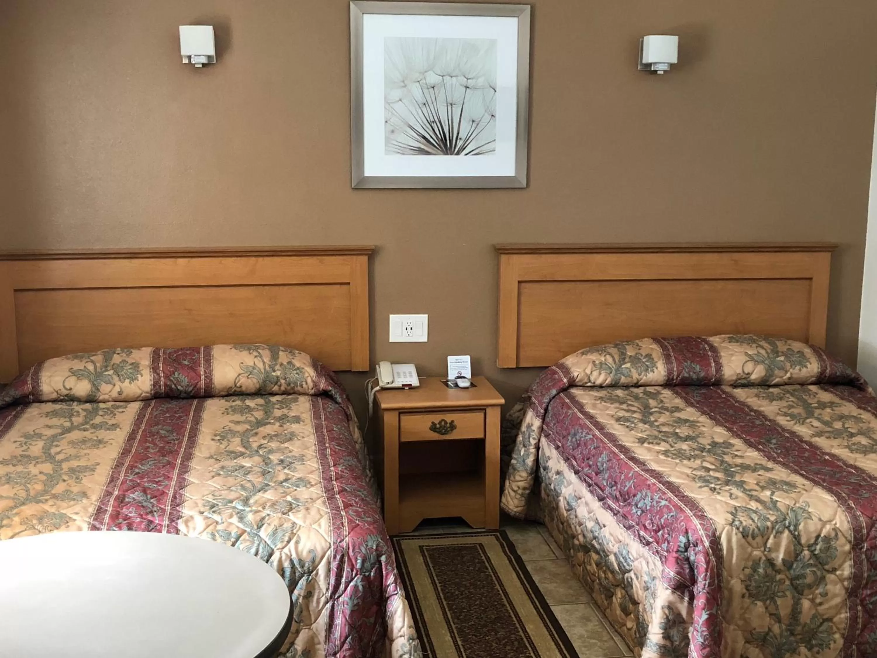 Bed in Toppers Motel