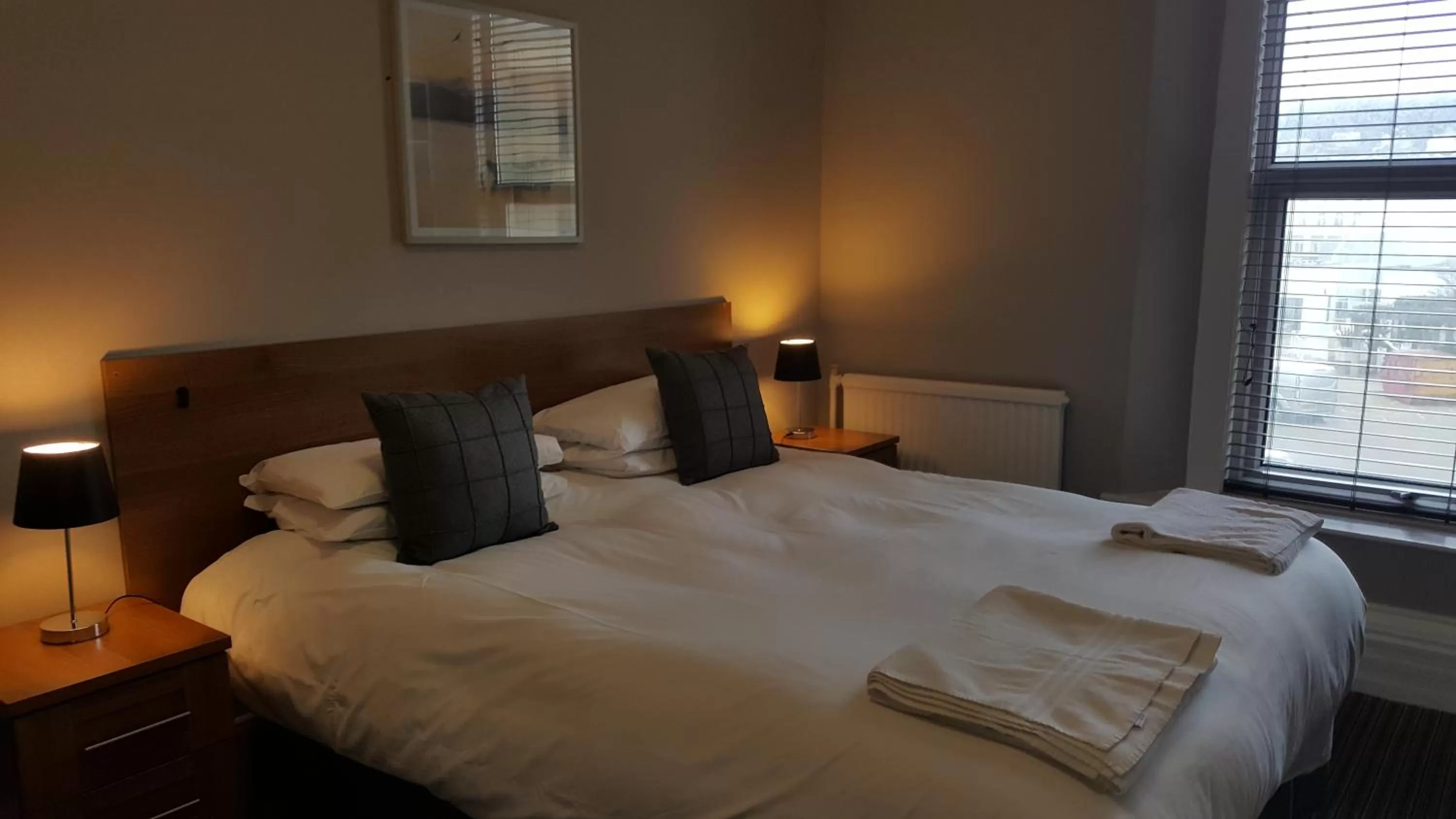 Shower, Bed in The York Hotel