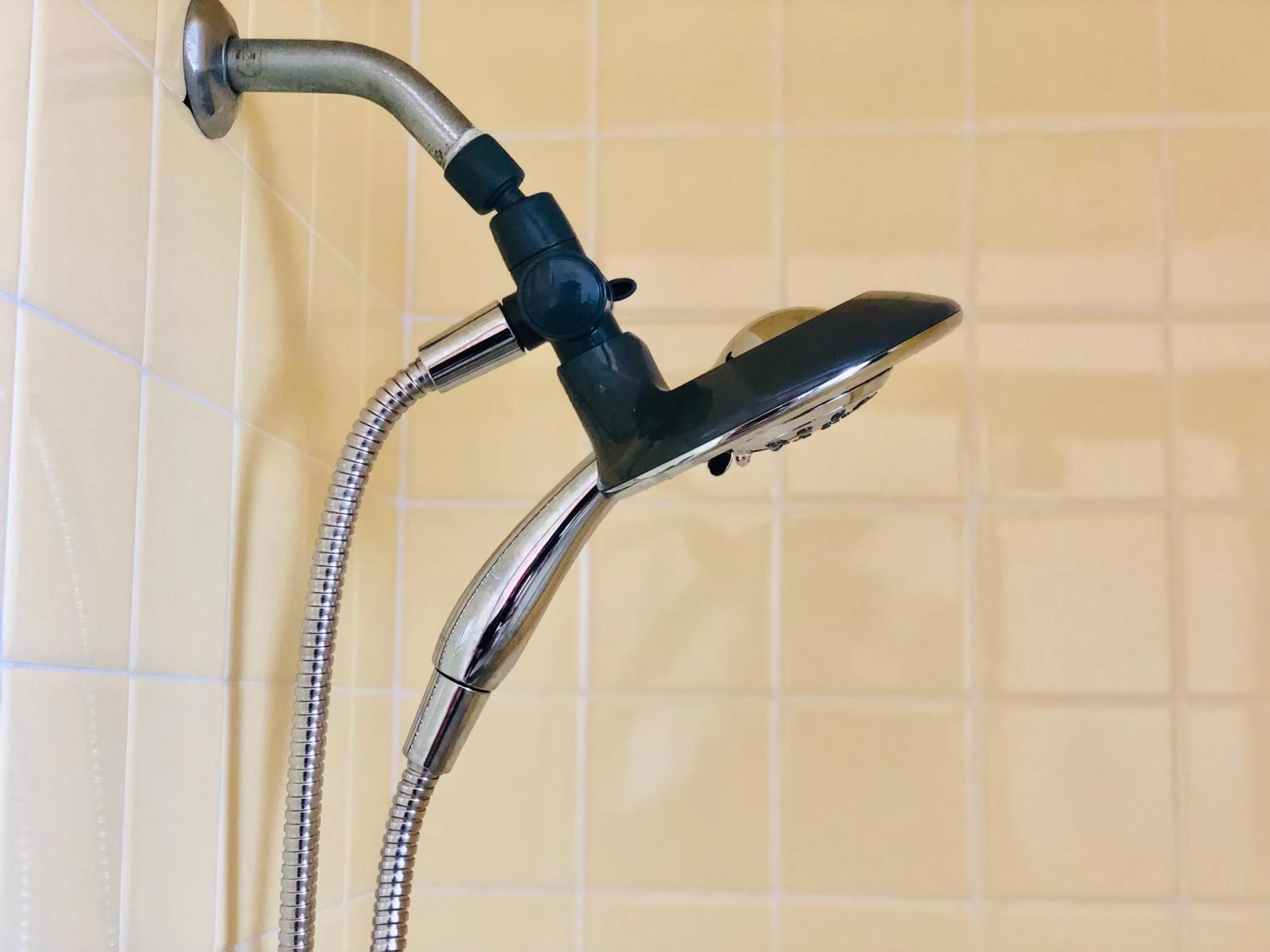 Bathroom in Hollywood Light Haven Lodge