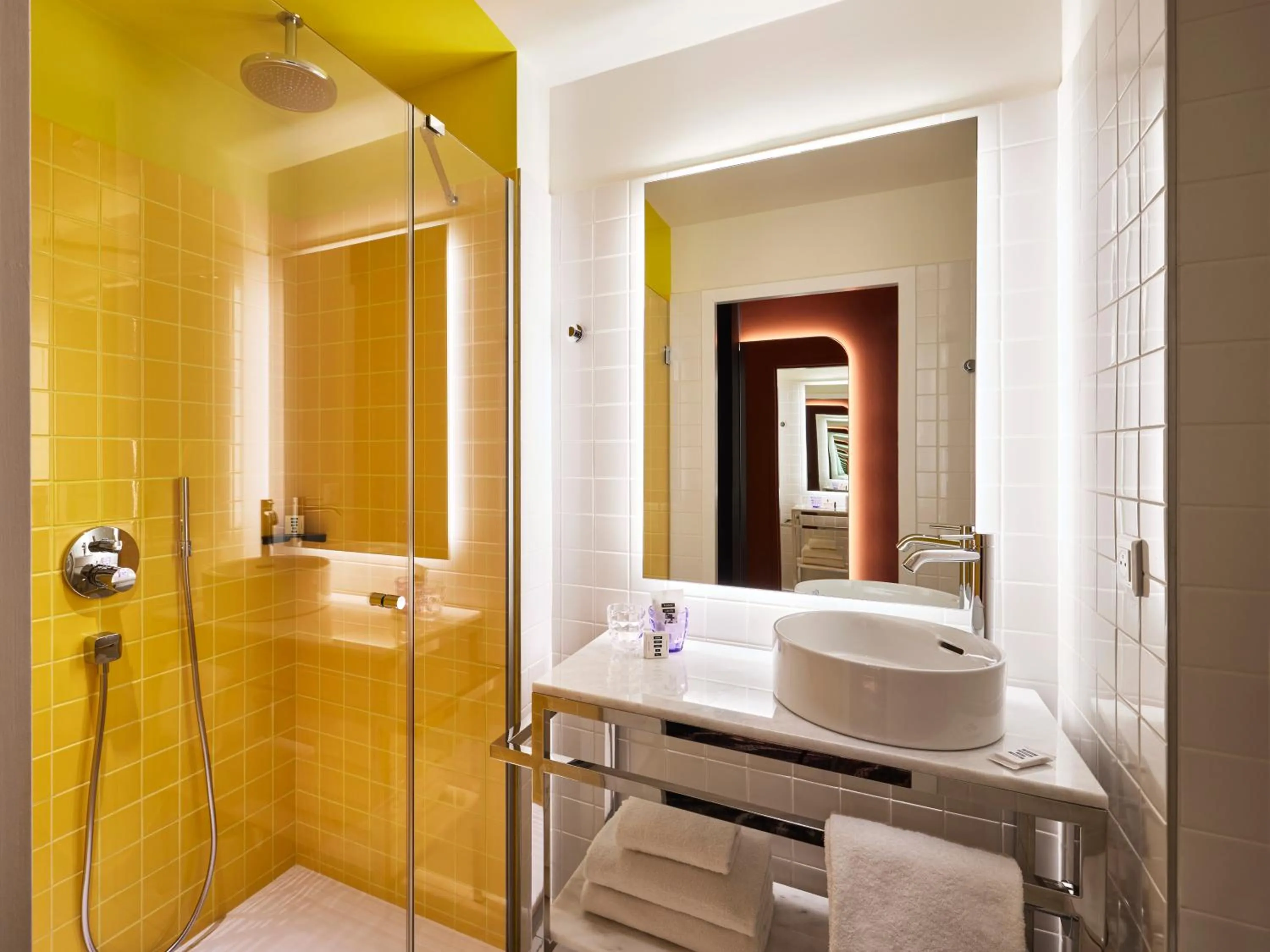 Bathroom in Mama Shelter Paris La Défense