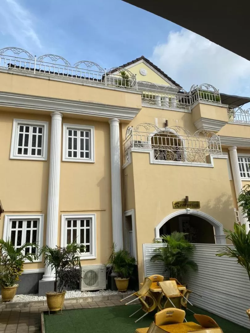 Presken Hotel Castle, Opebi Lagos