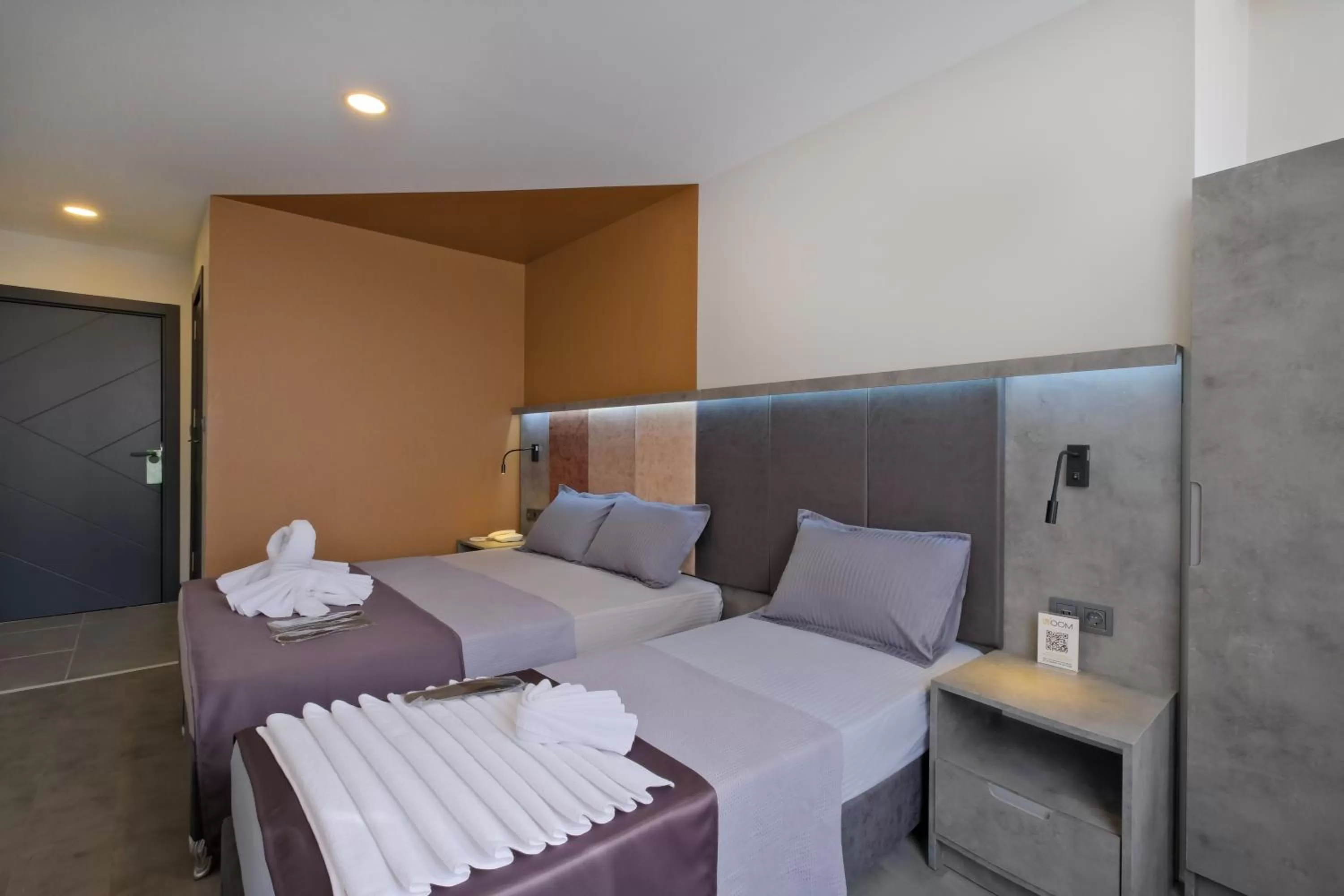 Bed in The Queen Hotel