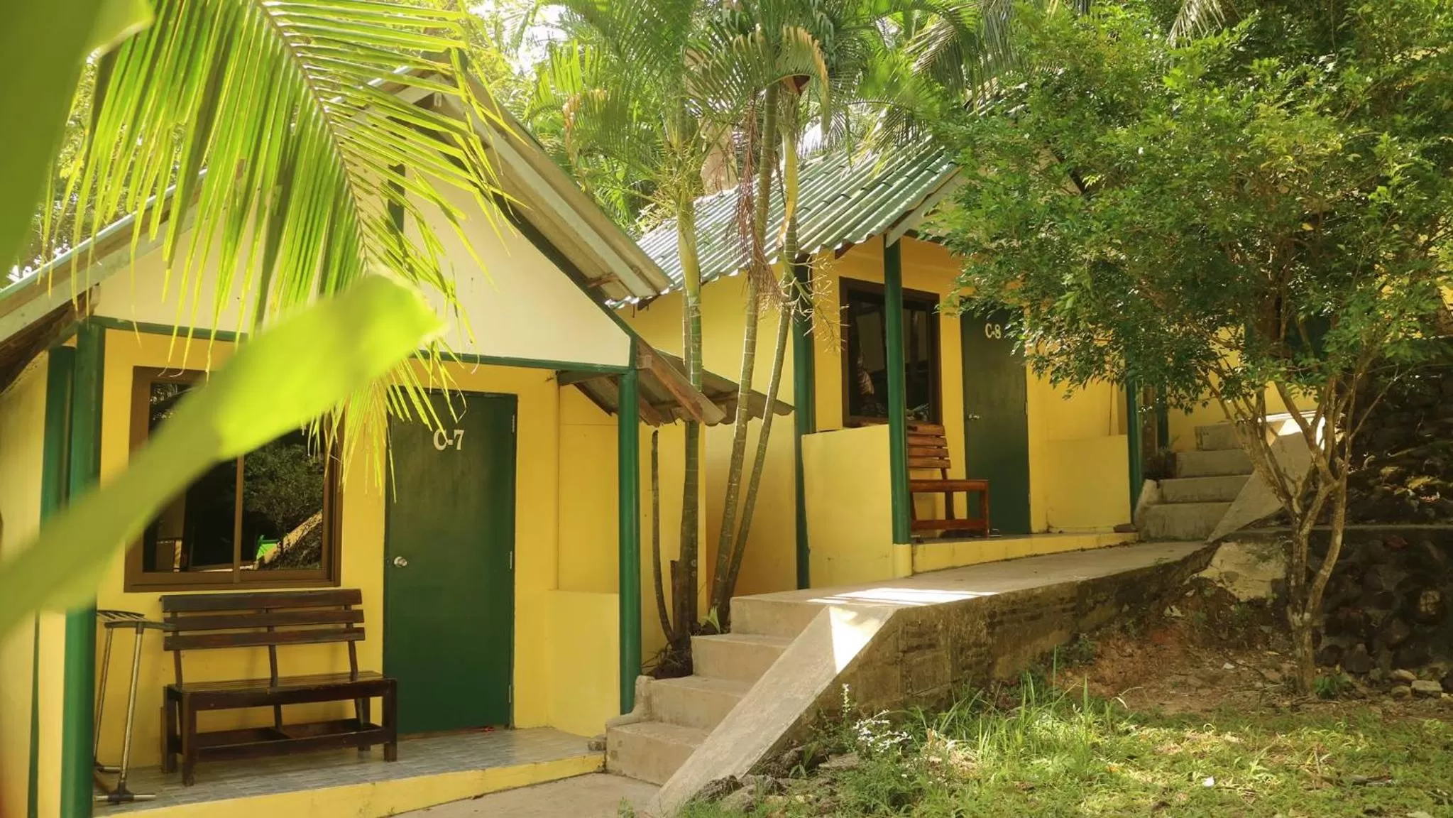 Photo of the whole room in Island Lodge