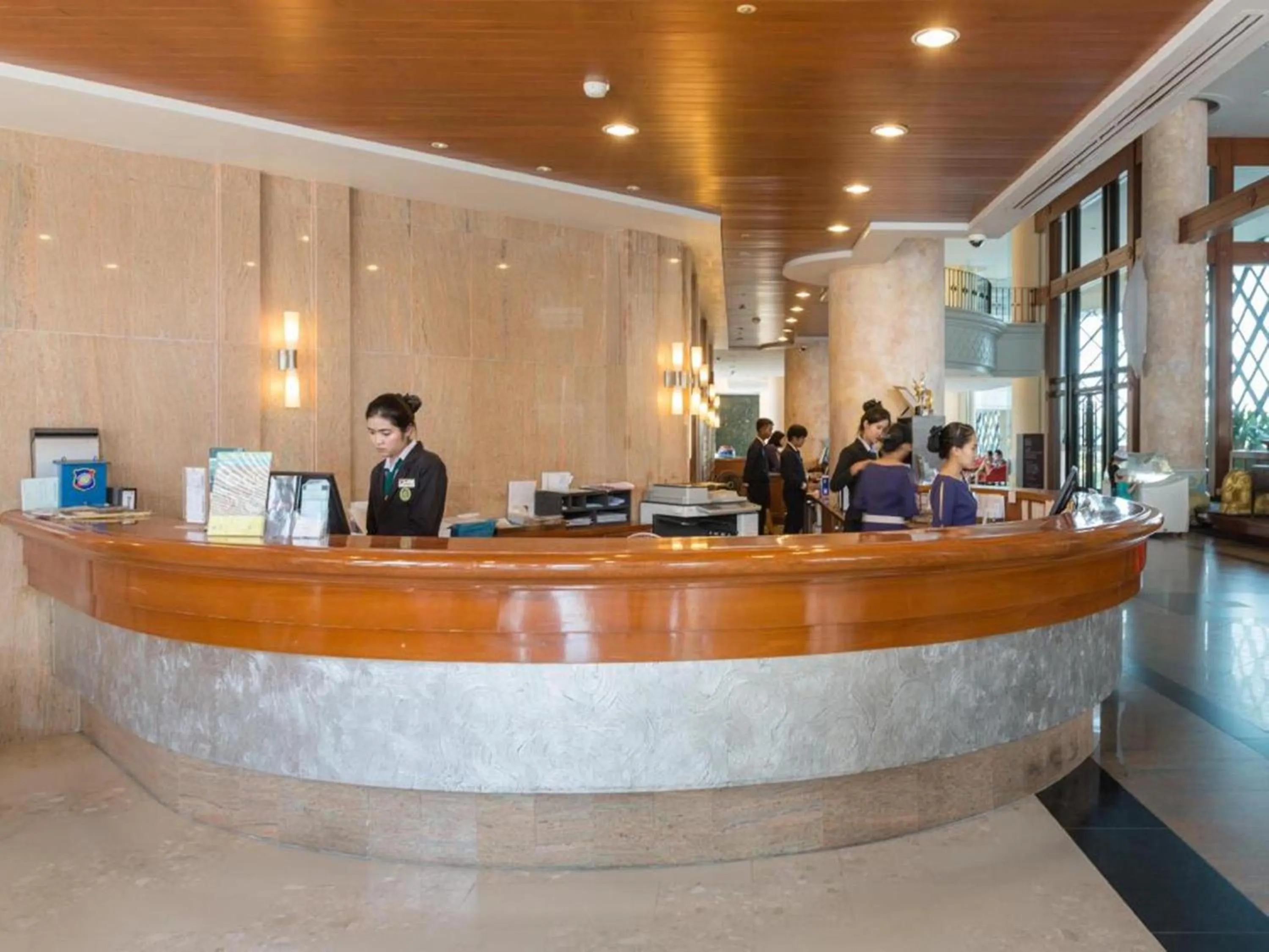 Lobby or reception in Long Beach Garden Hotel & Pavilions
