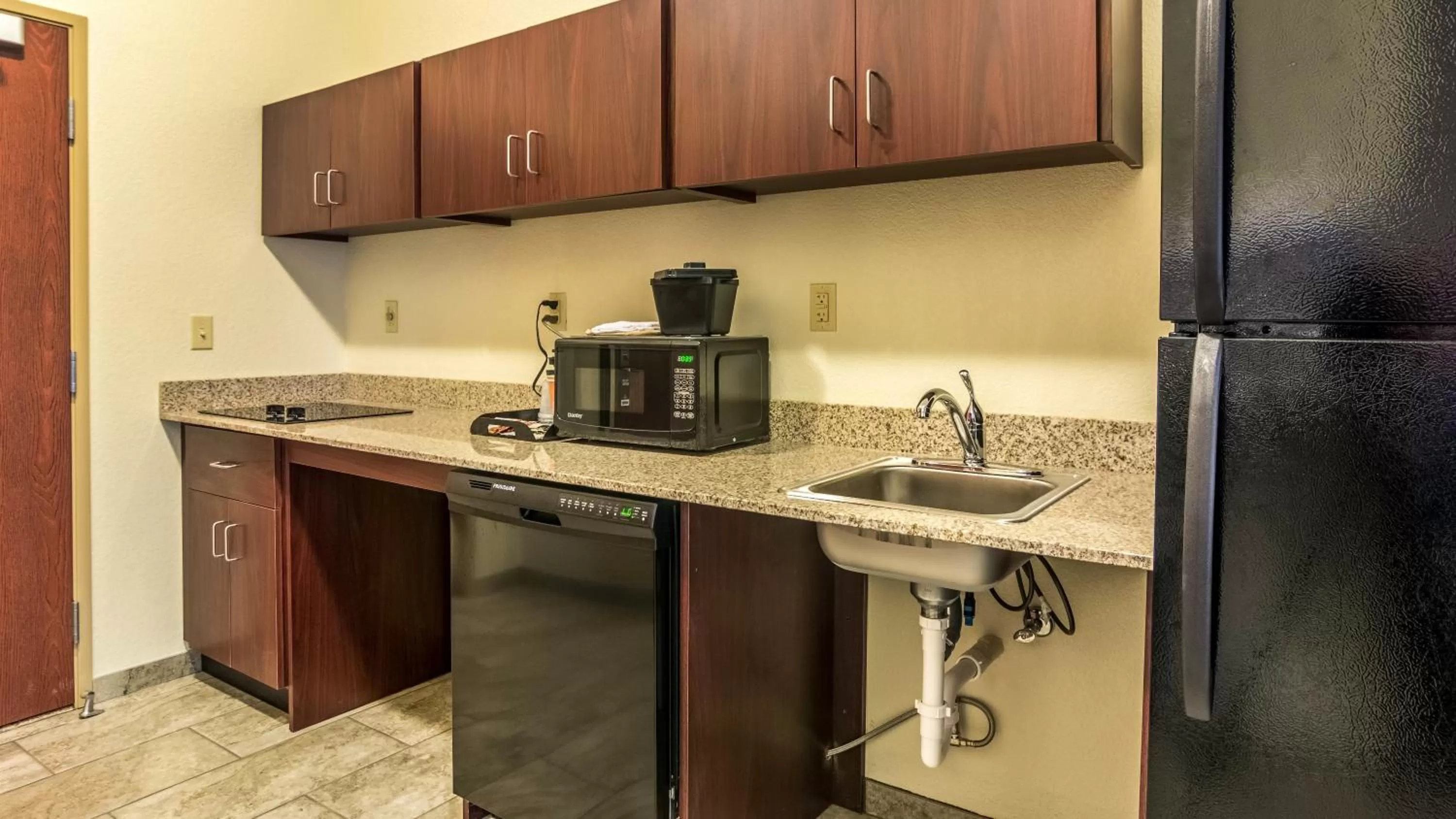 Kitchen or kitchenette in Cobblestone Hotel & Suites - Greenville