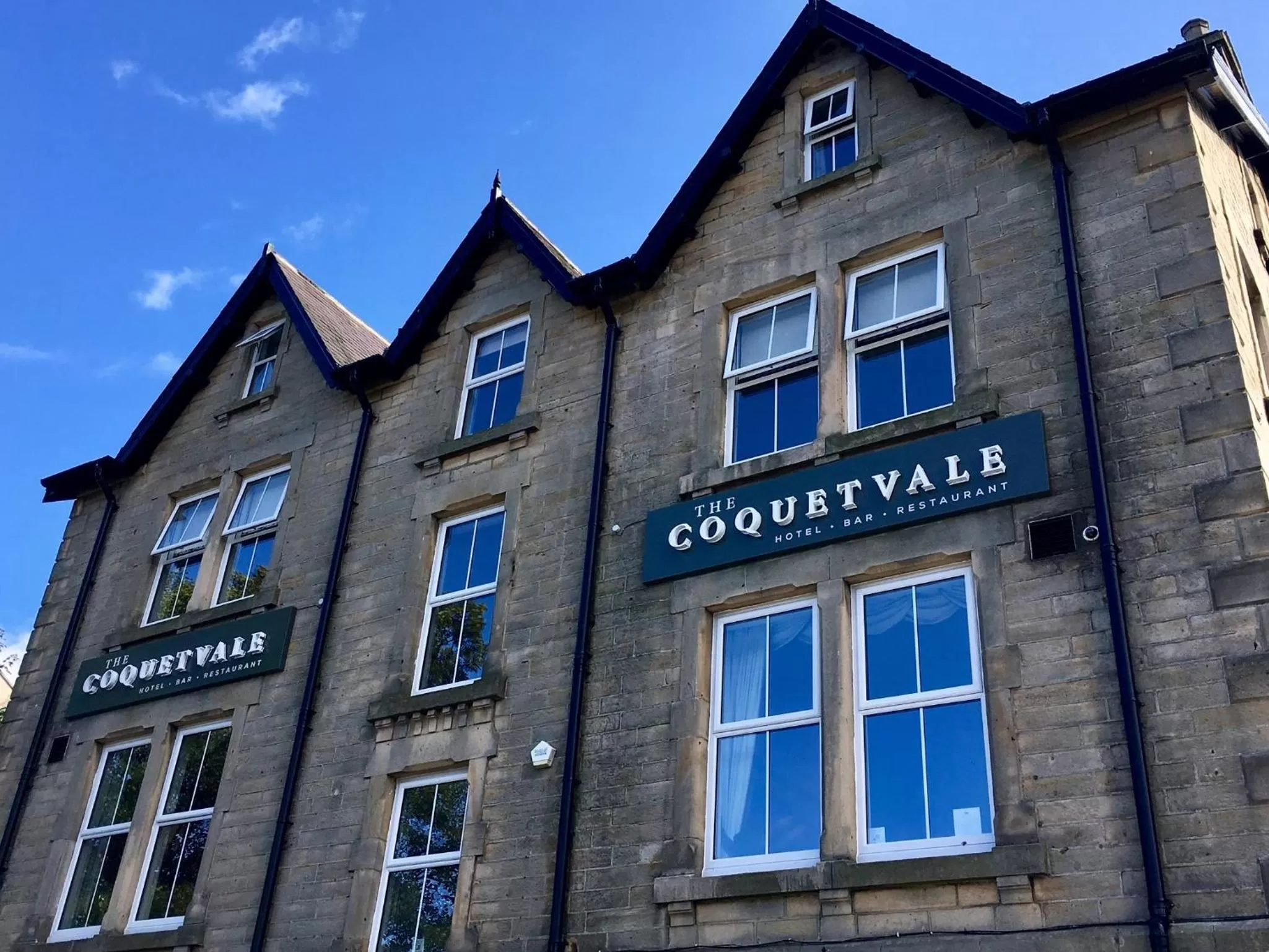 Facade/entrance in Coquetvale Hotel