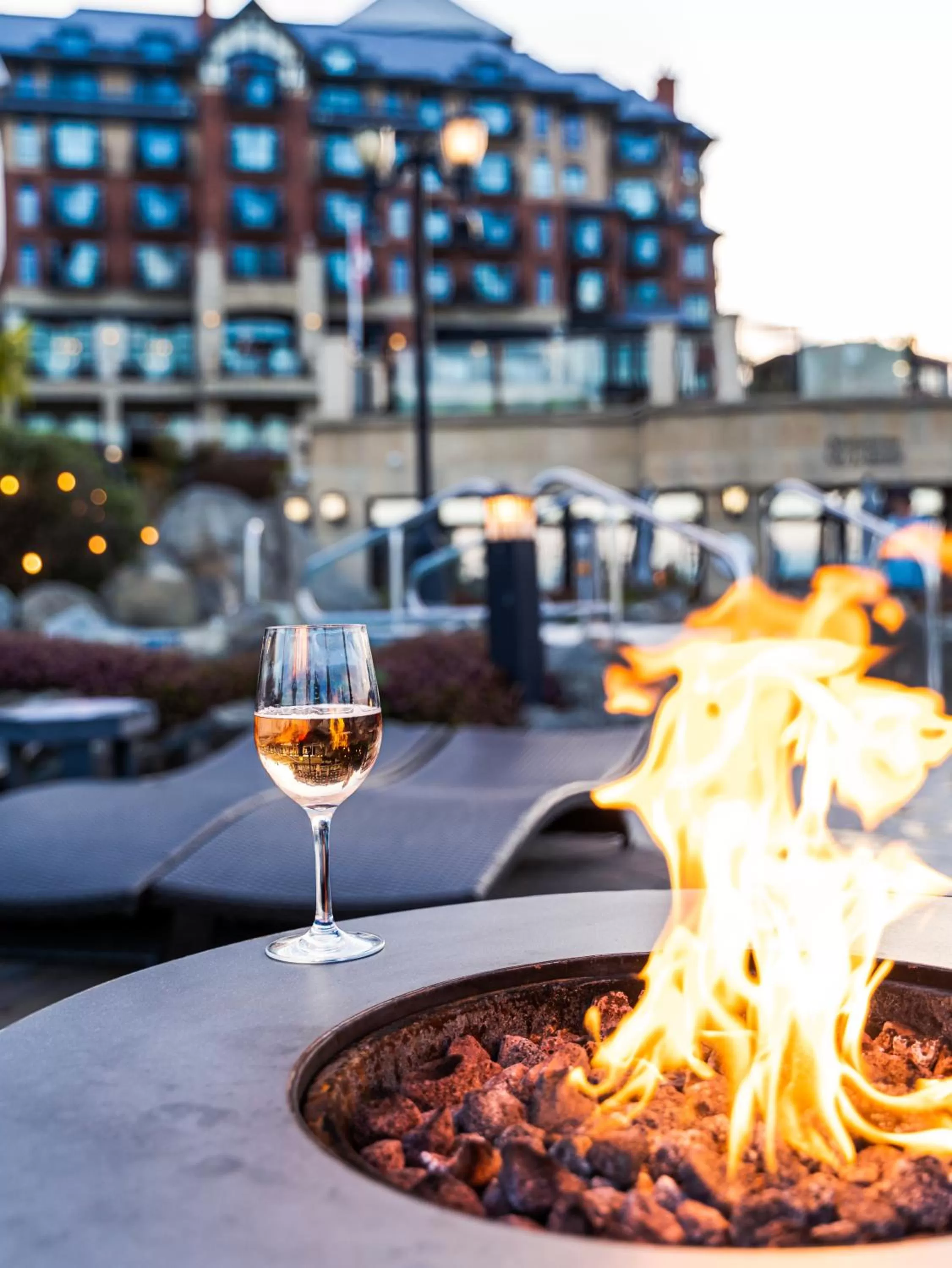 Restaurant/places to eat in Oak Bay Beach Hotel