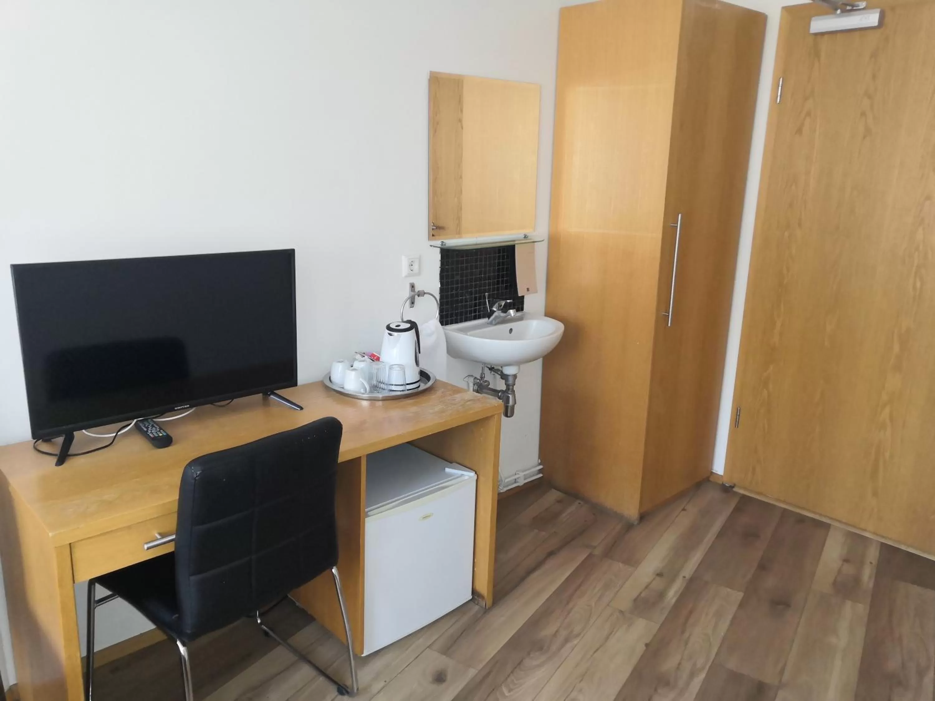 TV and multimedia in 101 Guesthouse Hotel