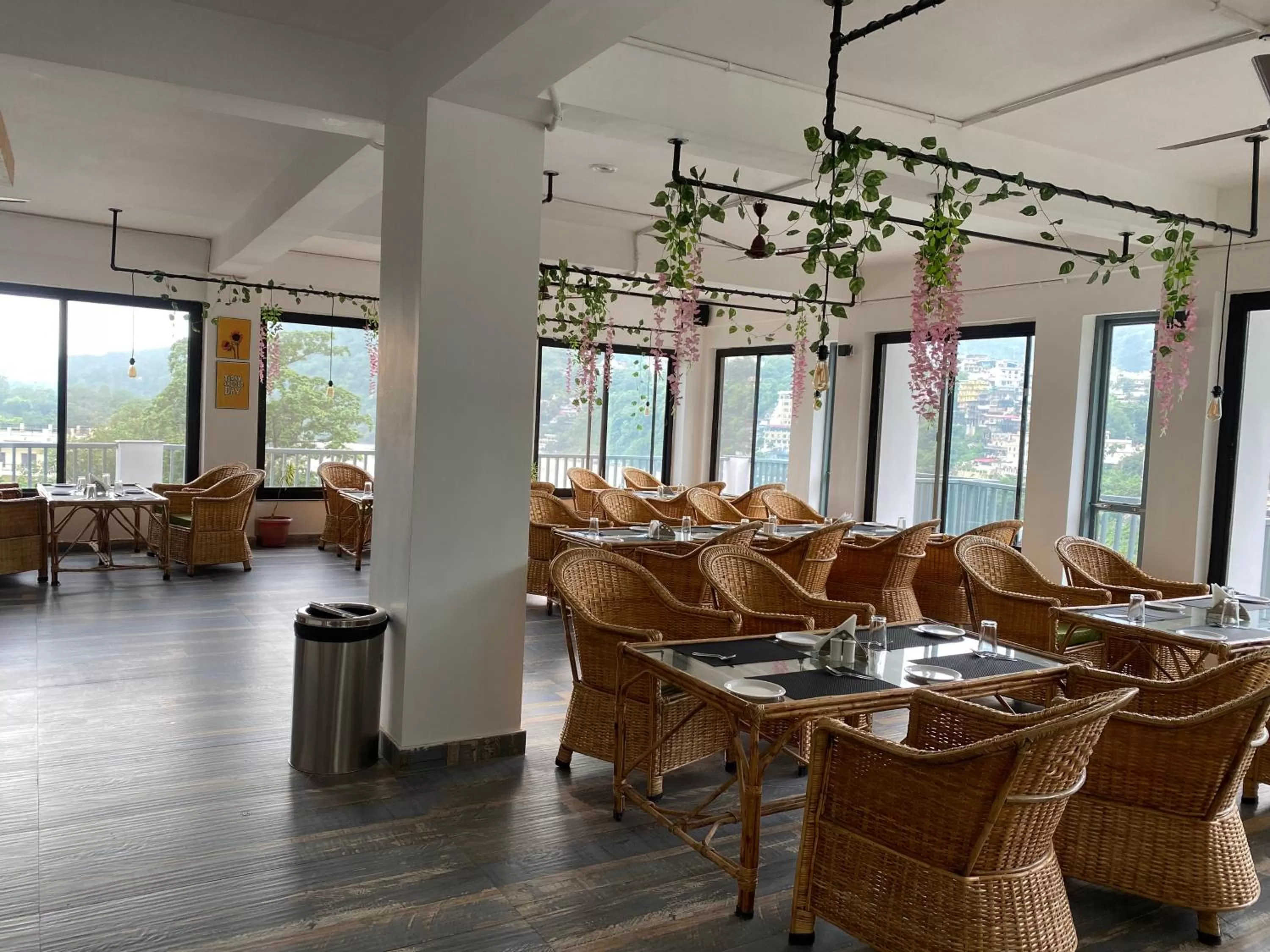 Restaurant/places to eat in Hotel Shiva Yog Sthal