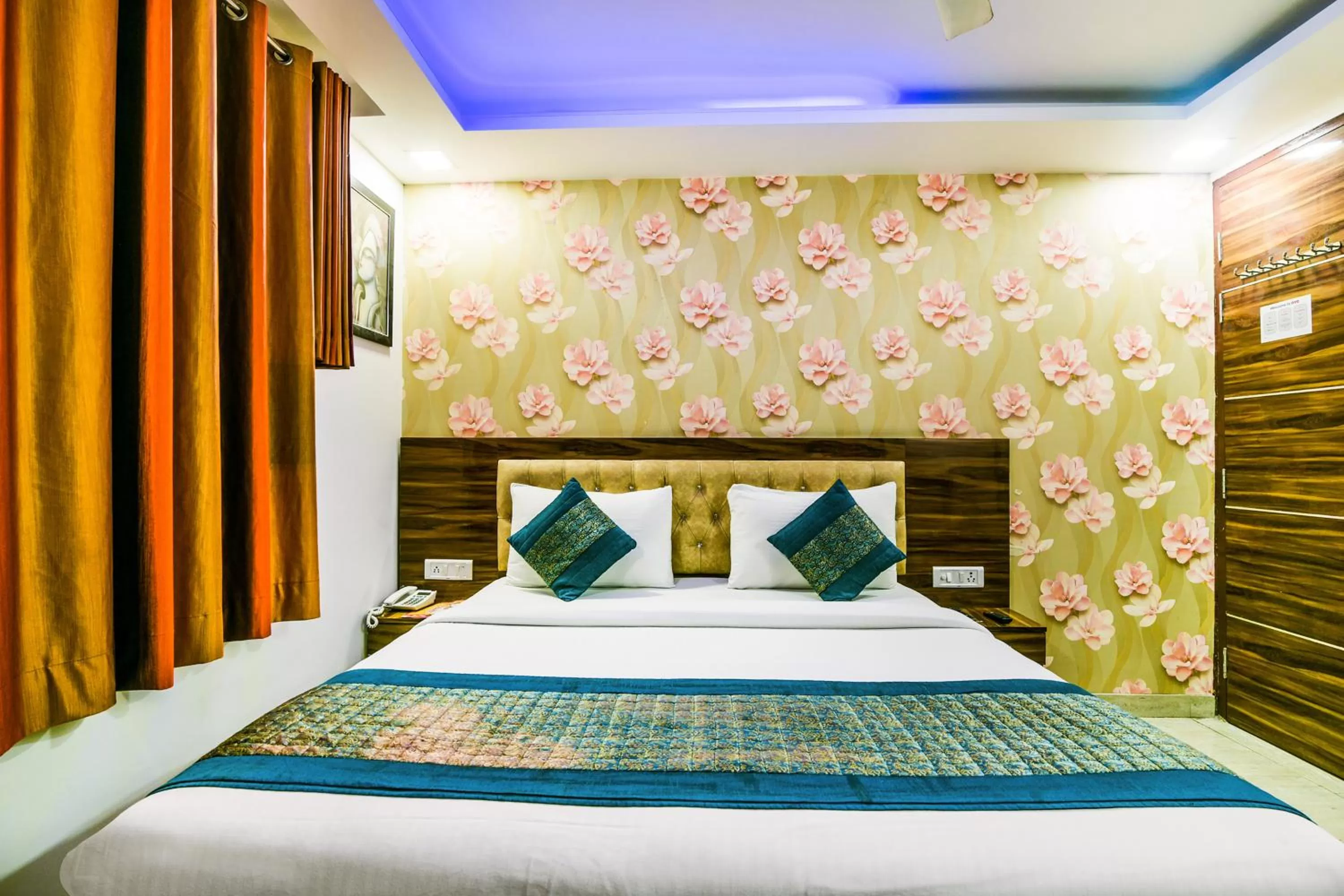 Bed in Hotel Pearl - Mahipalpur Delhi Airport