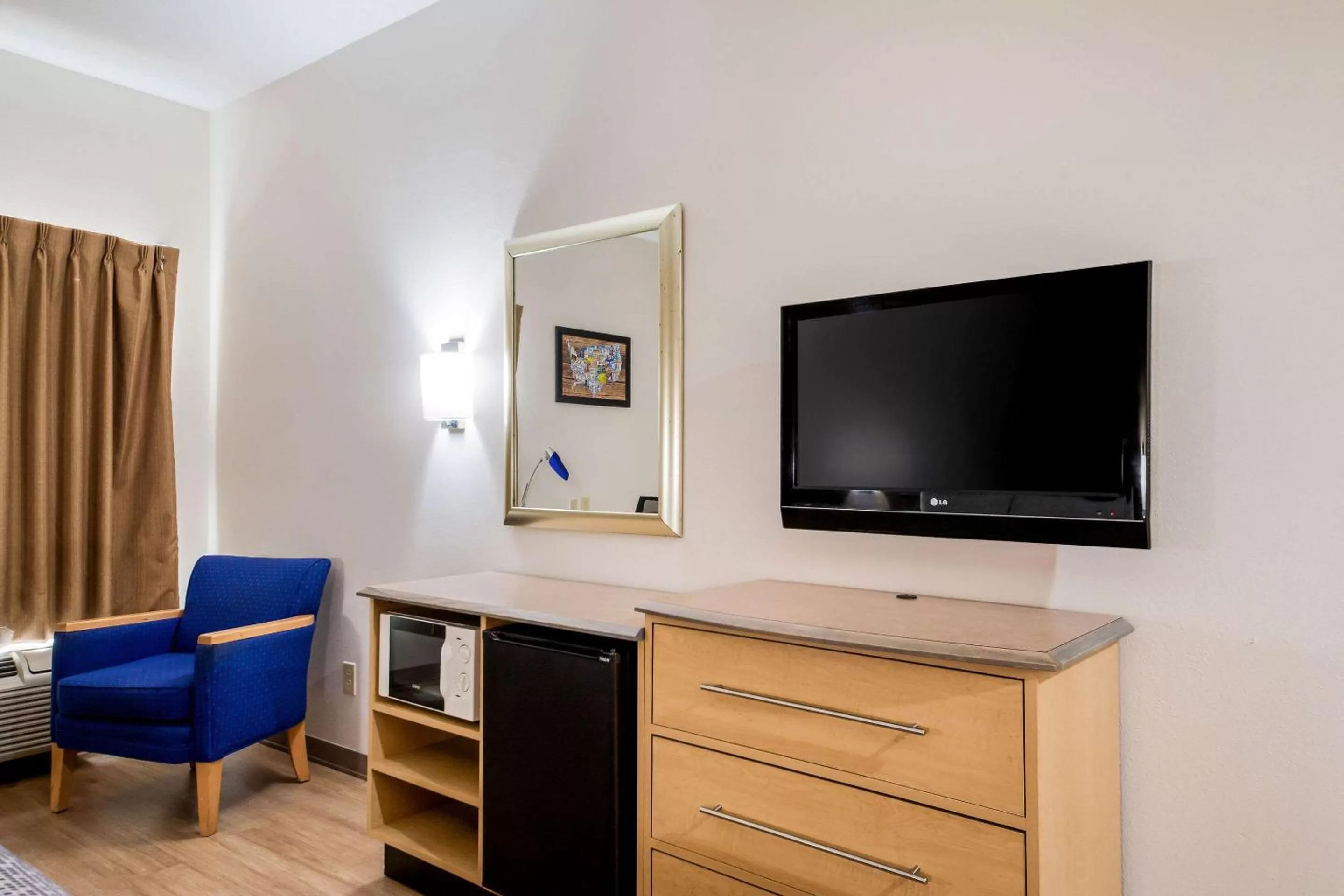 Photo of the whole room in Econo Lodge Laredo