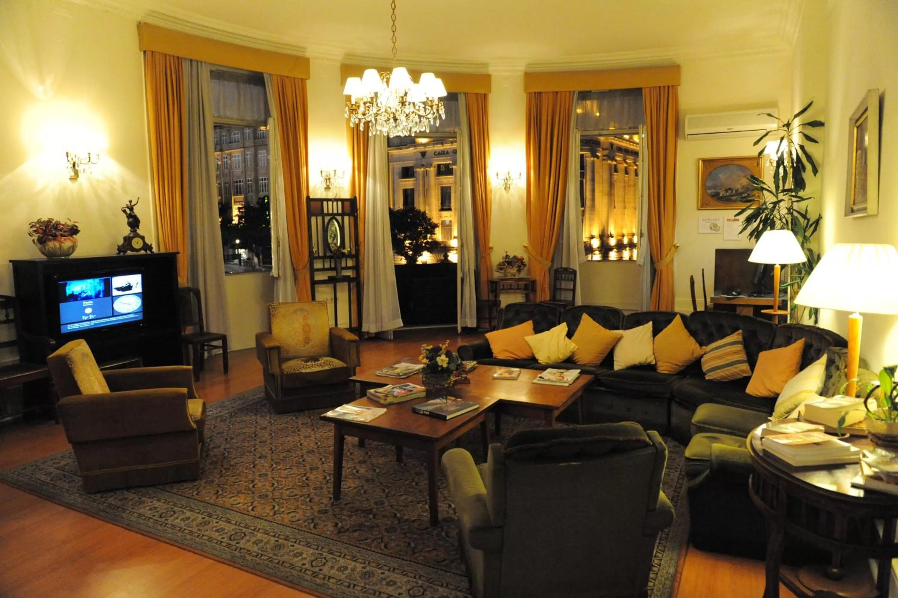 Communal lounge/ TV room, Restaurant/Places to Eat in Hotel Aliados