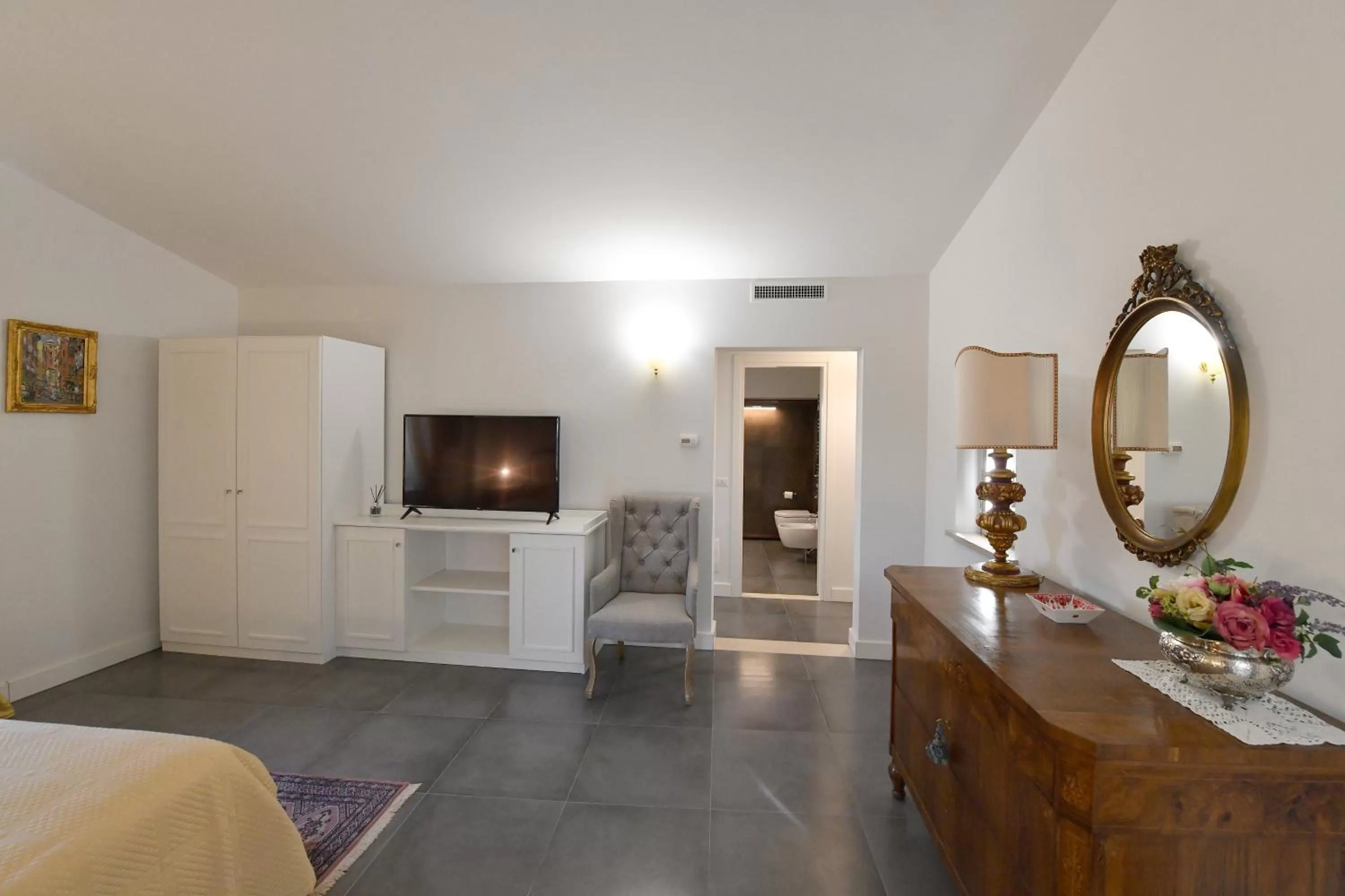 Photo of the whole room, TV/Entertainment Center in Palazzo degli Stemmi