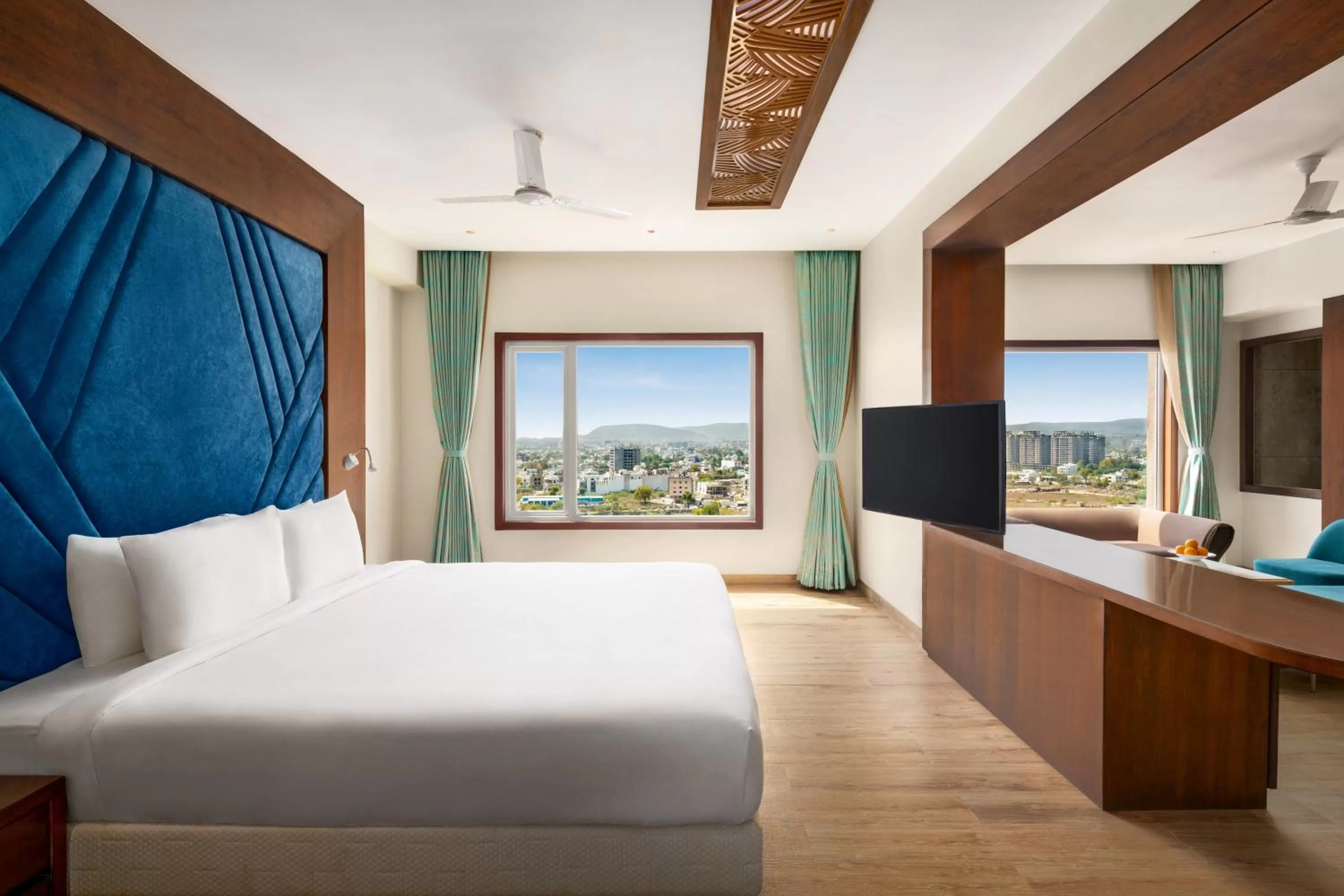 Photo of the whole room, Bed in Howard Johnson by Wyndham Udaipur Roop Nagar