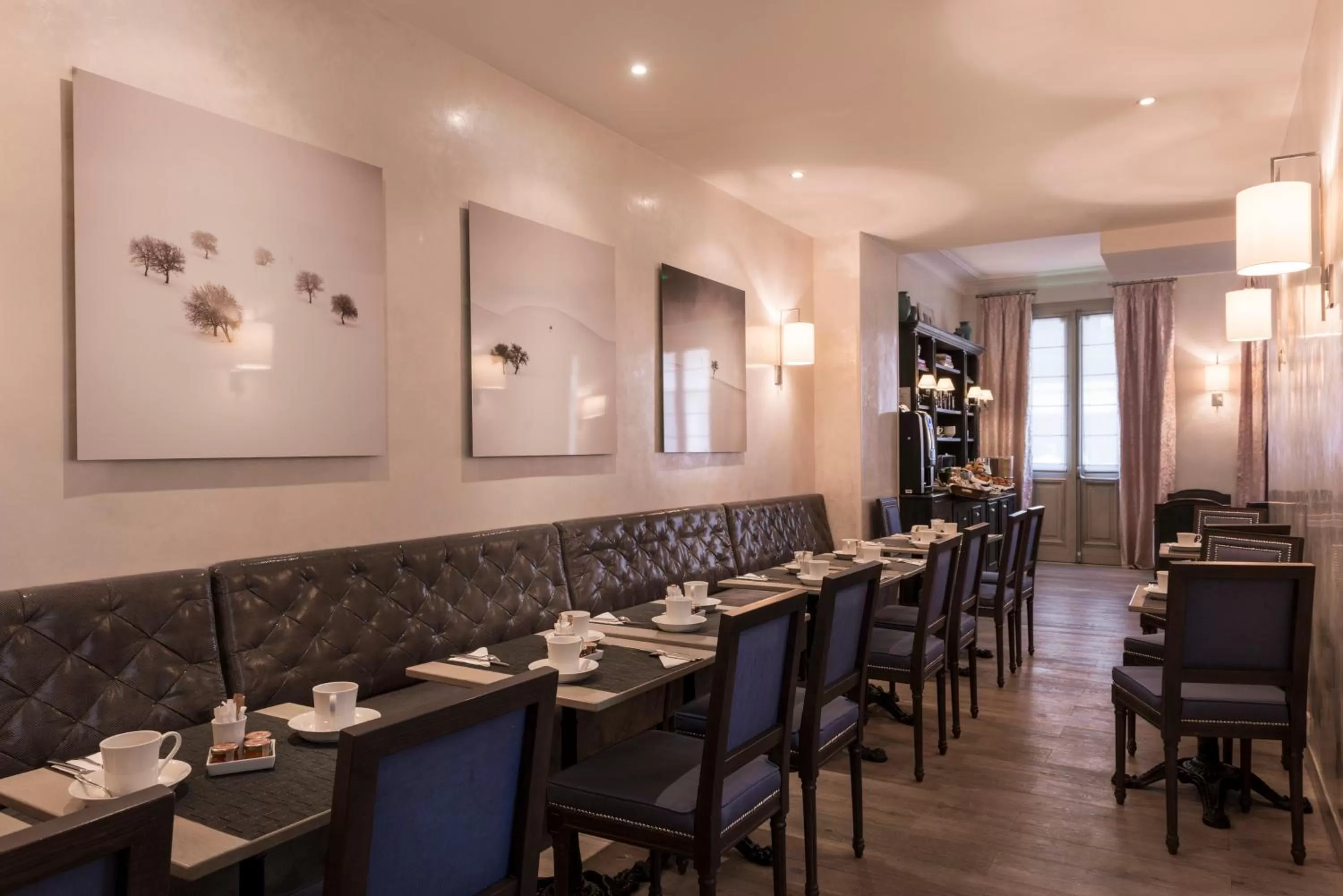 Restaurant/places to eat in Magda Champs Elysées