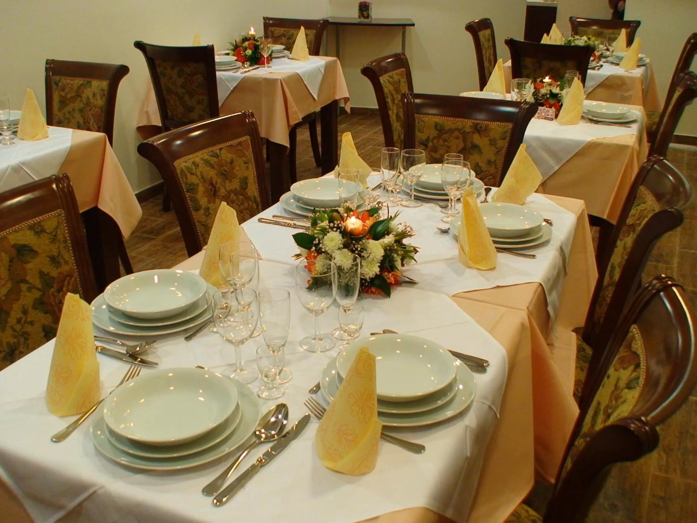 Restaurant/places to eat in Mali Hotel BaMBiS