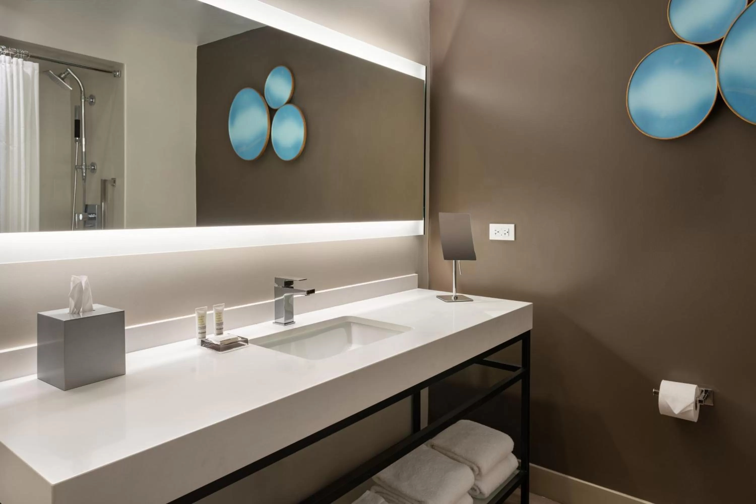Bathroom in San Juan Marriott Resort and Stellaris Casino