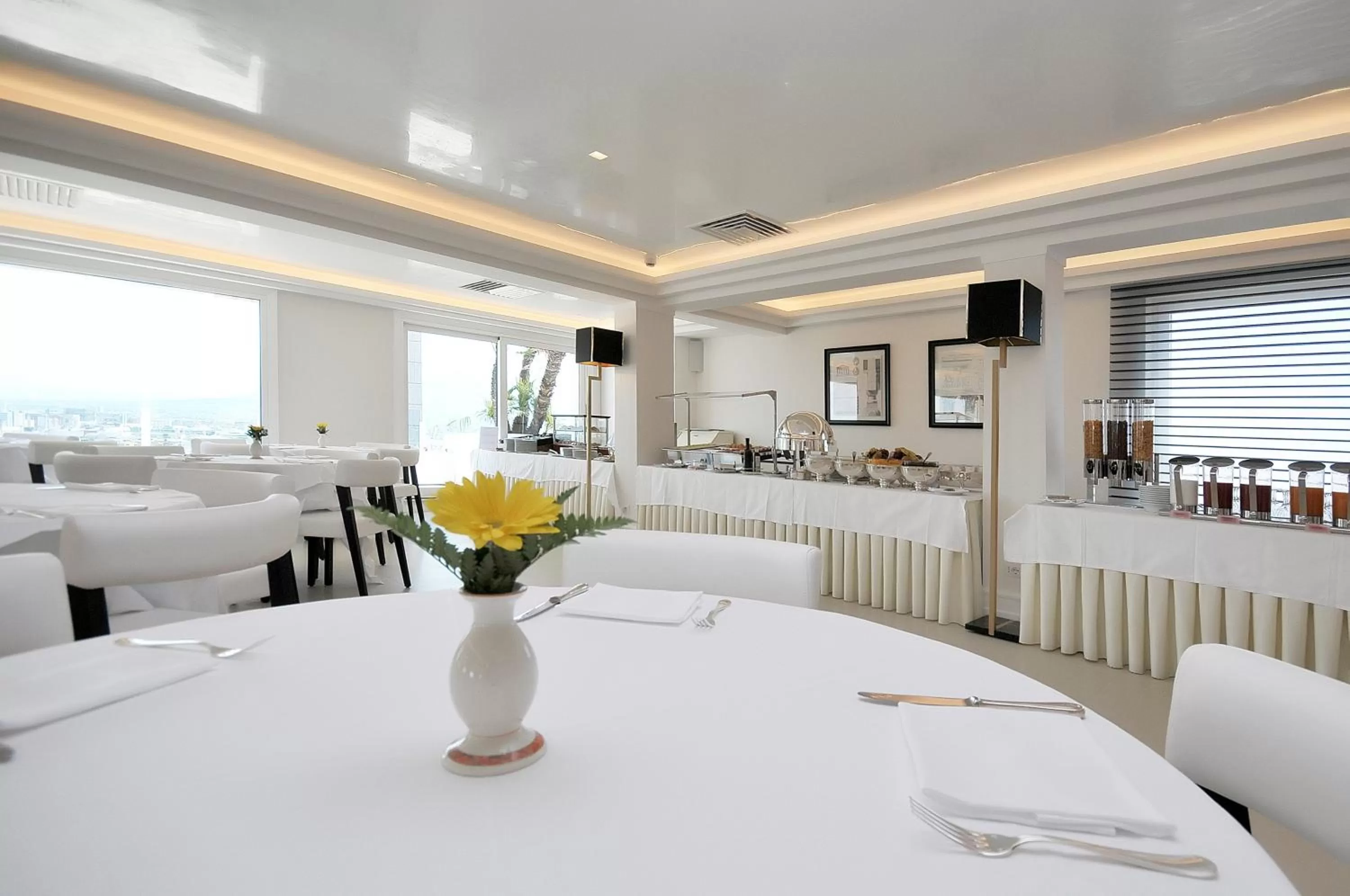 Restaurant/places to eat in Grand Hotel Oriente