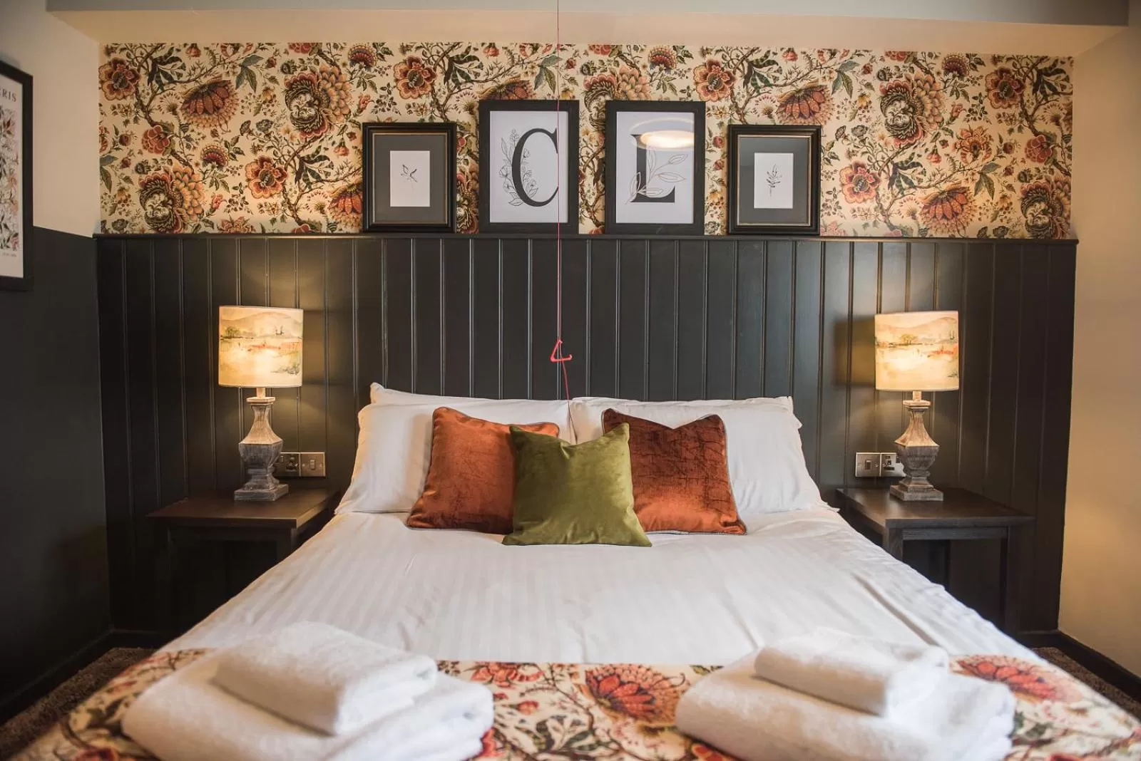 Bed in Cat & Lion Country Pub and Hotel