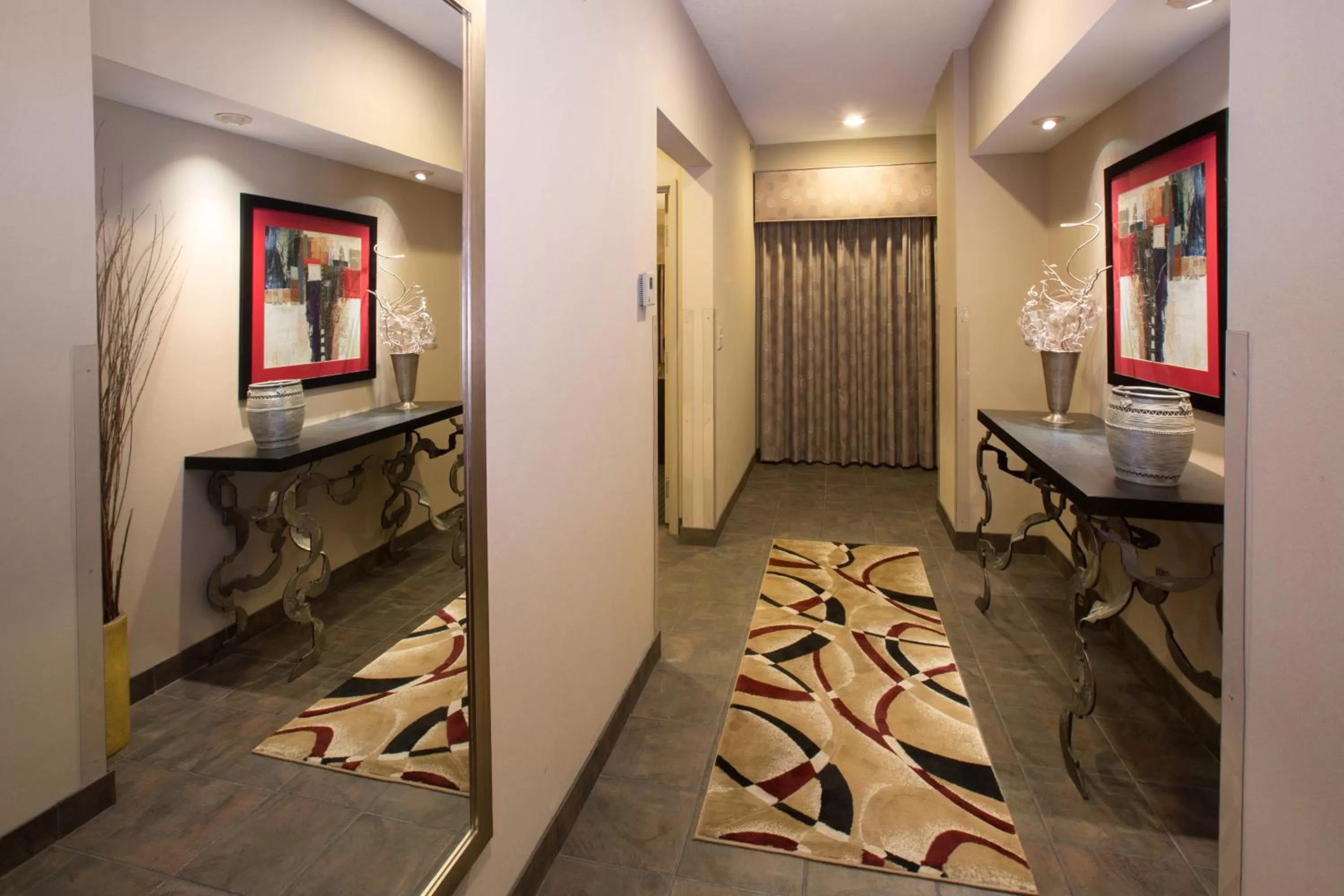 Photo of the whole room, Bed in Holiday Inn St. Paul Northeast - Lake Elmo by IHG