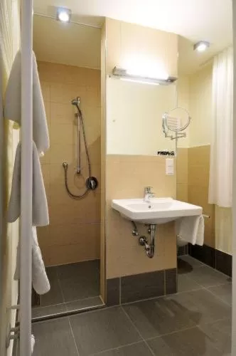 Bathroom in Flair Hotel zum Storchen
