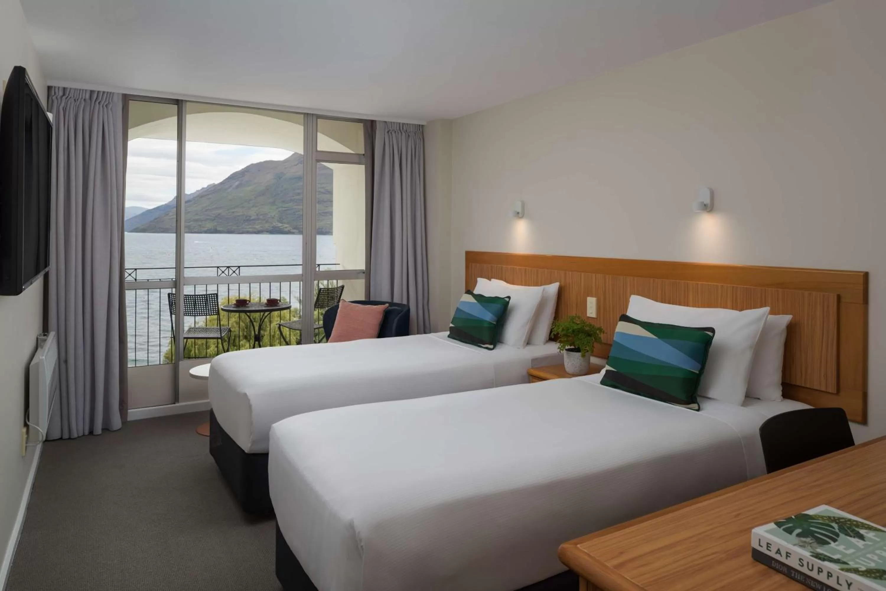 Lake View Twin Room in Rydges Lakeland Resort Queenstown