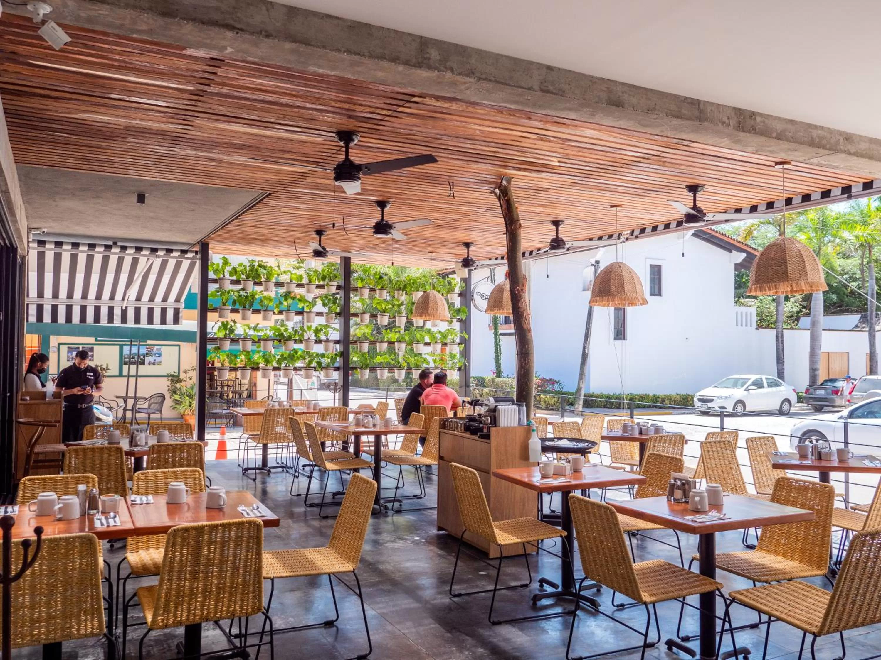 Restaurant/places to eat in Nereidas Lofts