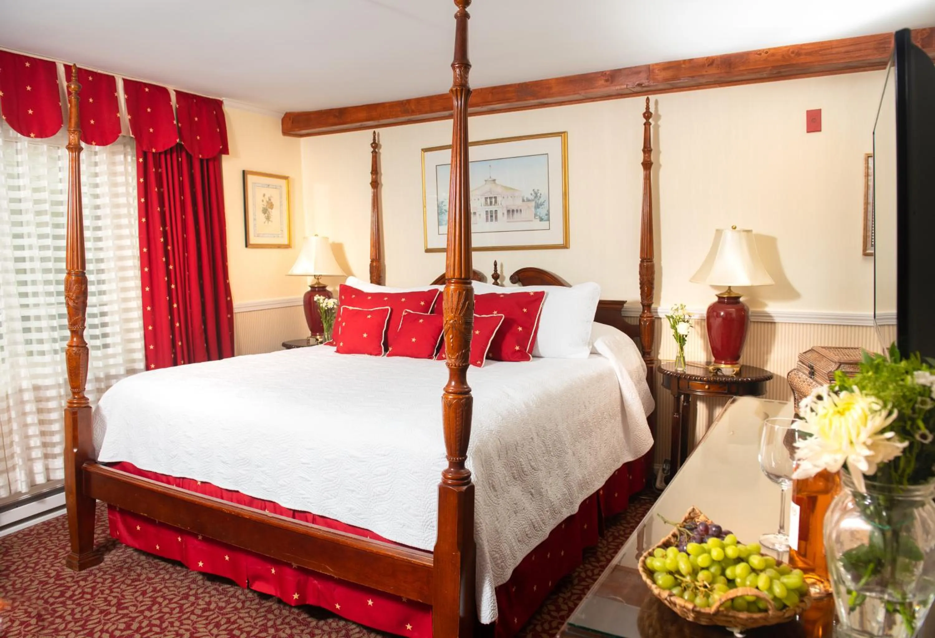 Bed in America's Cup Inn Newport
