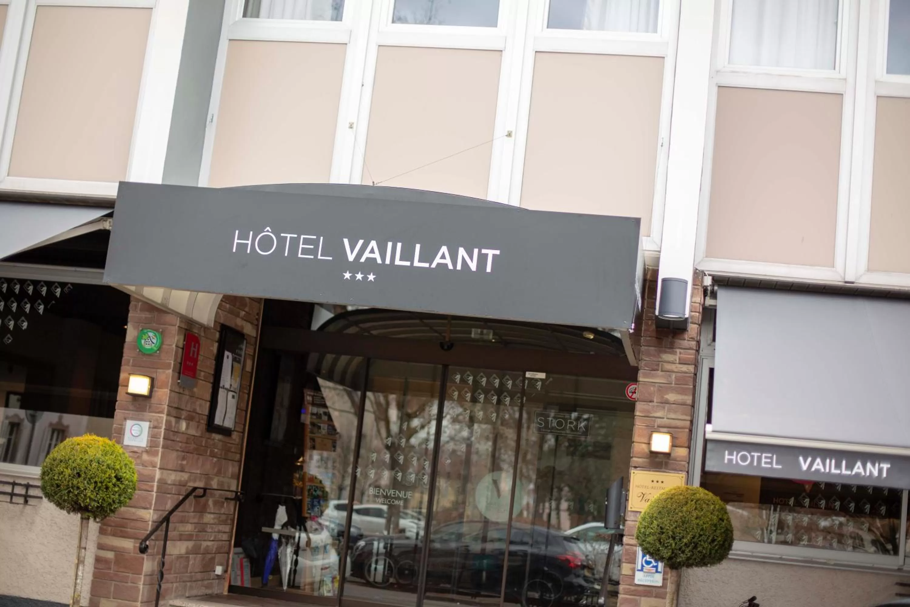 Property building in Hôtel Restaurant Vaillant Colmar Nord
