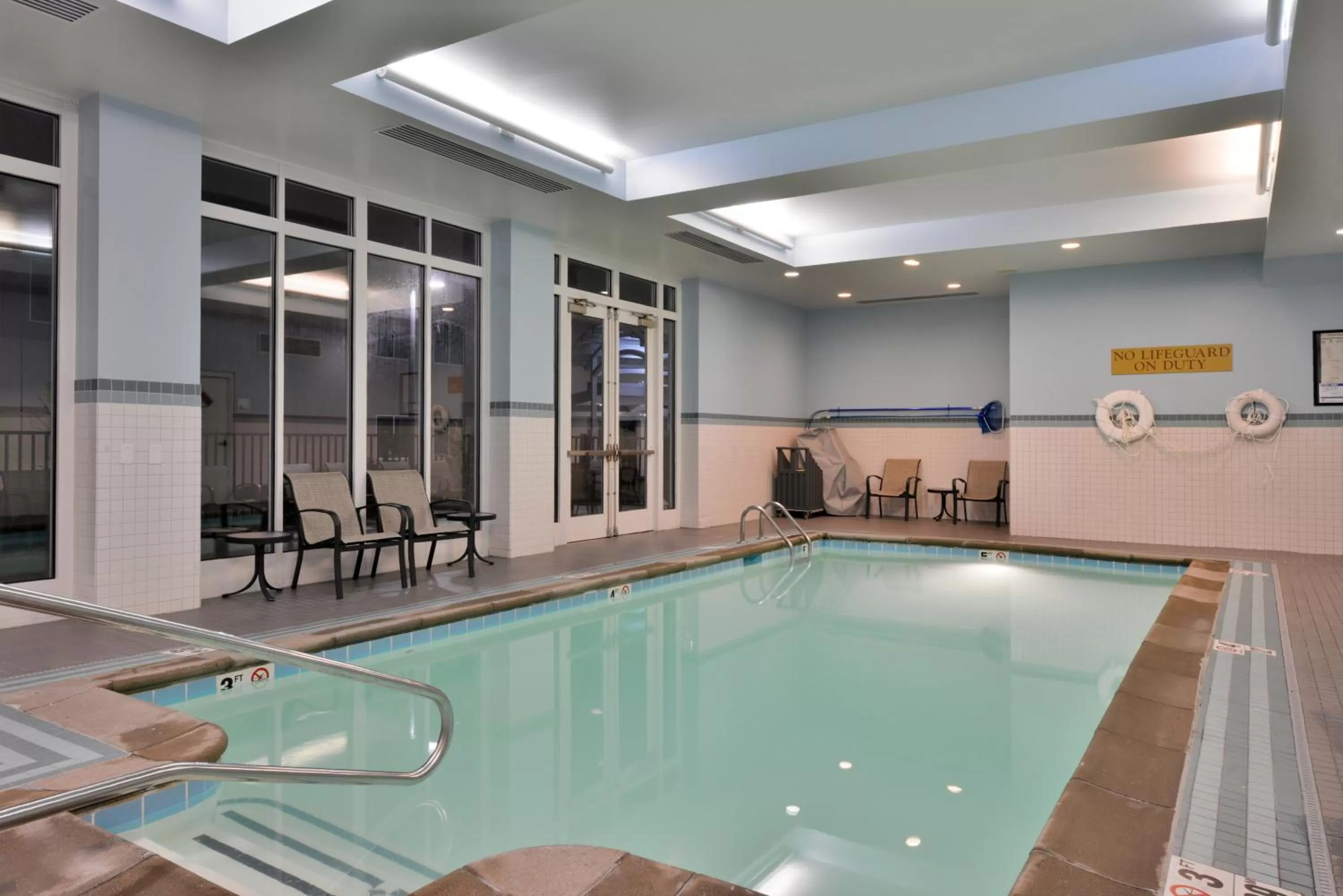 Swimming pool in Holiday Inn Kansas City Airport by IHG