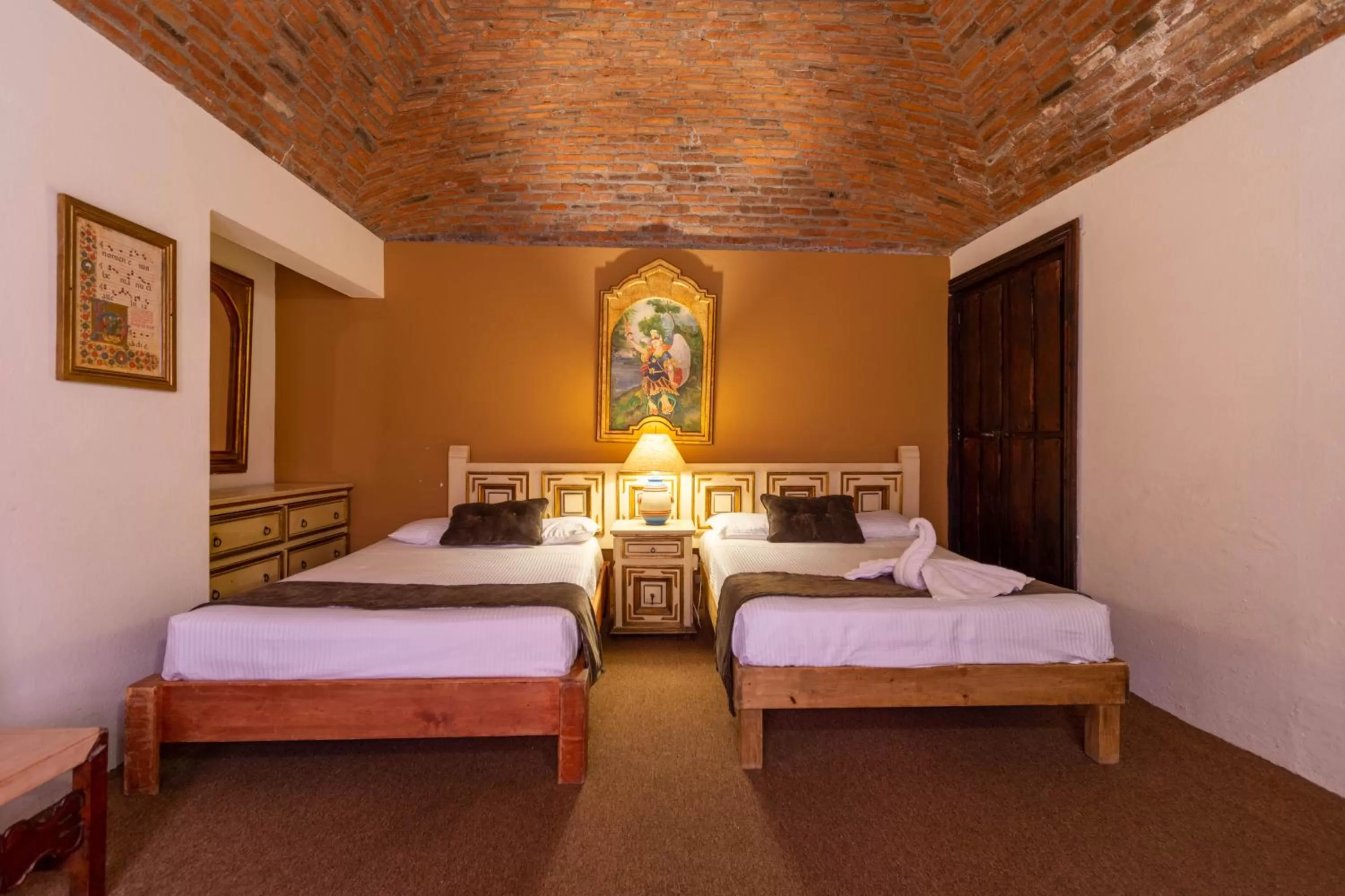 Photo of the whole room, Bed in Hosteria del Frayle