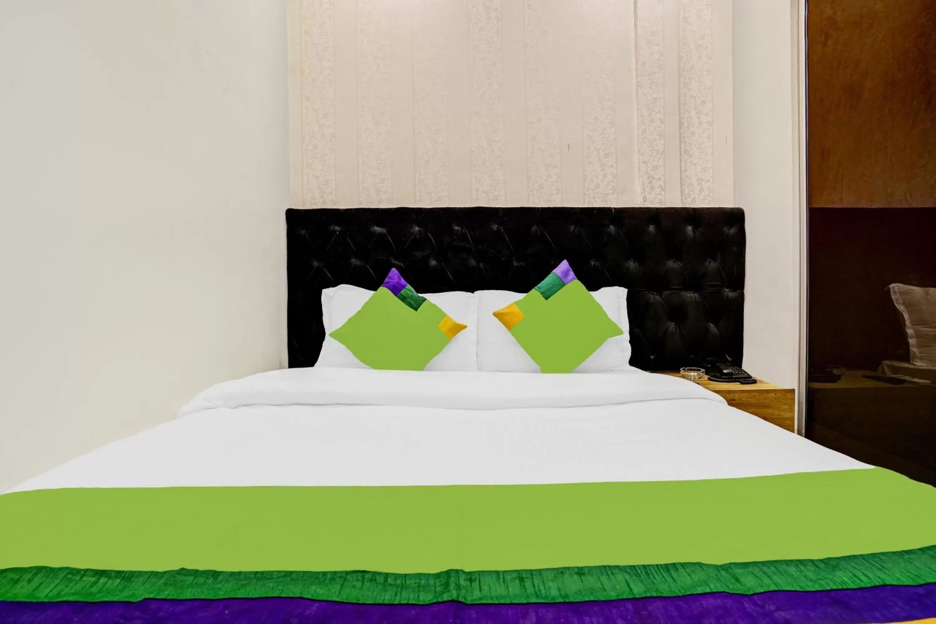 Double Room - single occupancy in Treebo Trend Freedom Star, Vile Parle Double Room - single occupancy in Treebo Trend Freedom Star, Vile Parle