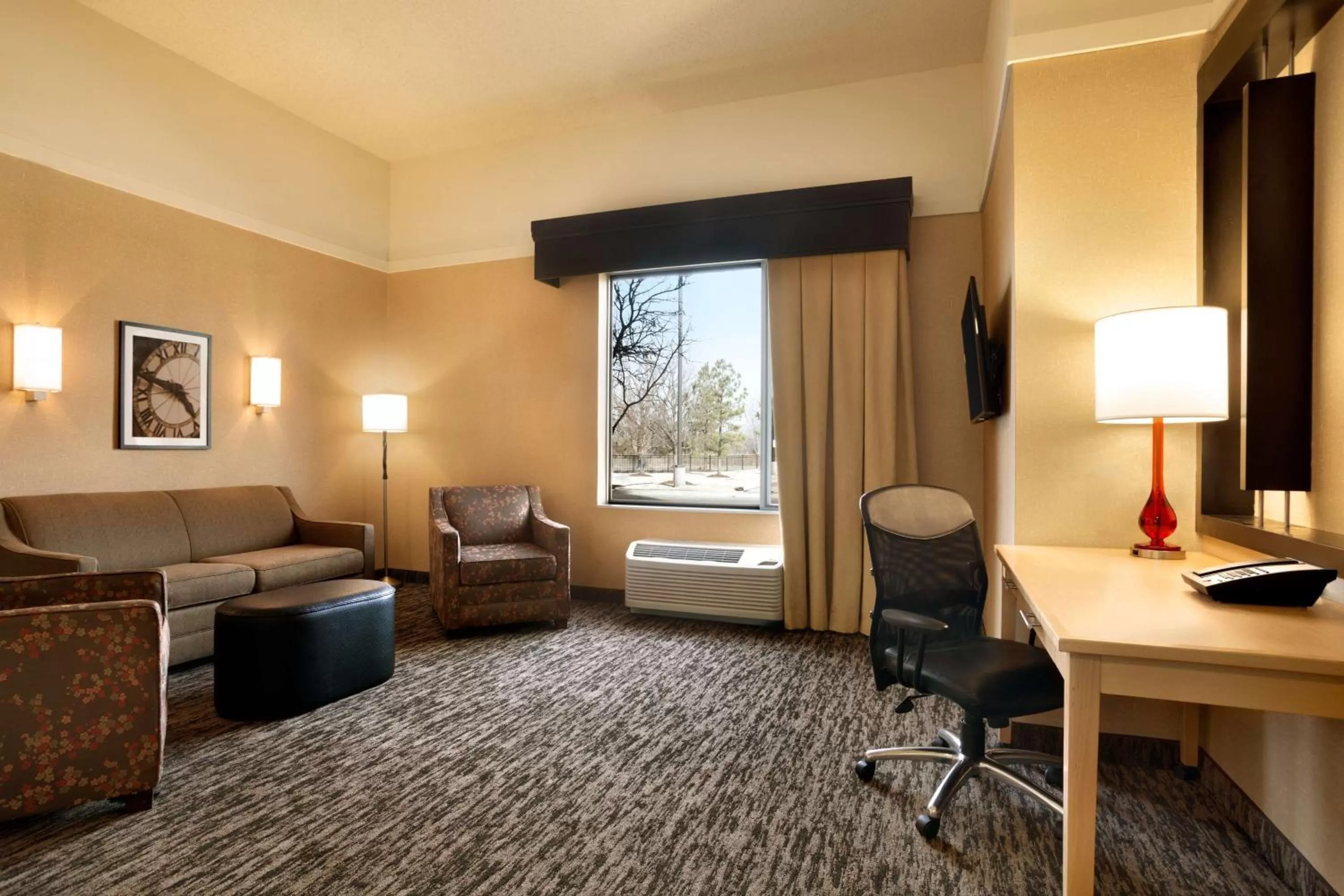 Bedroom in DoubleTree by Hilton Hotel Oklahoma City Airport