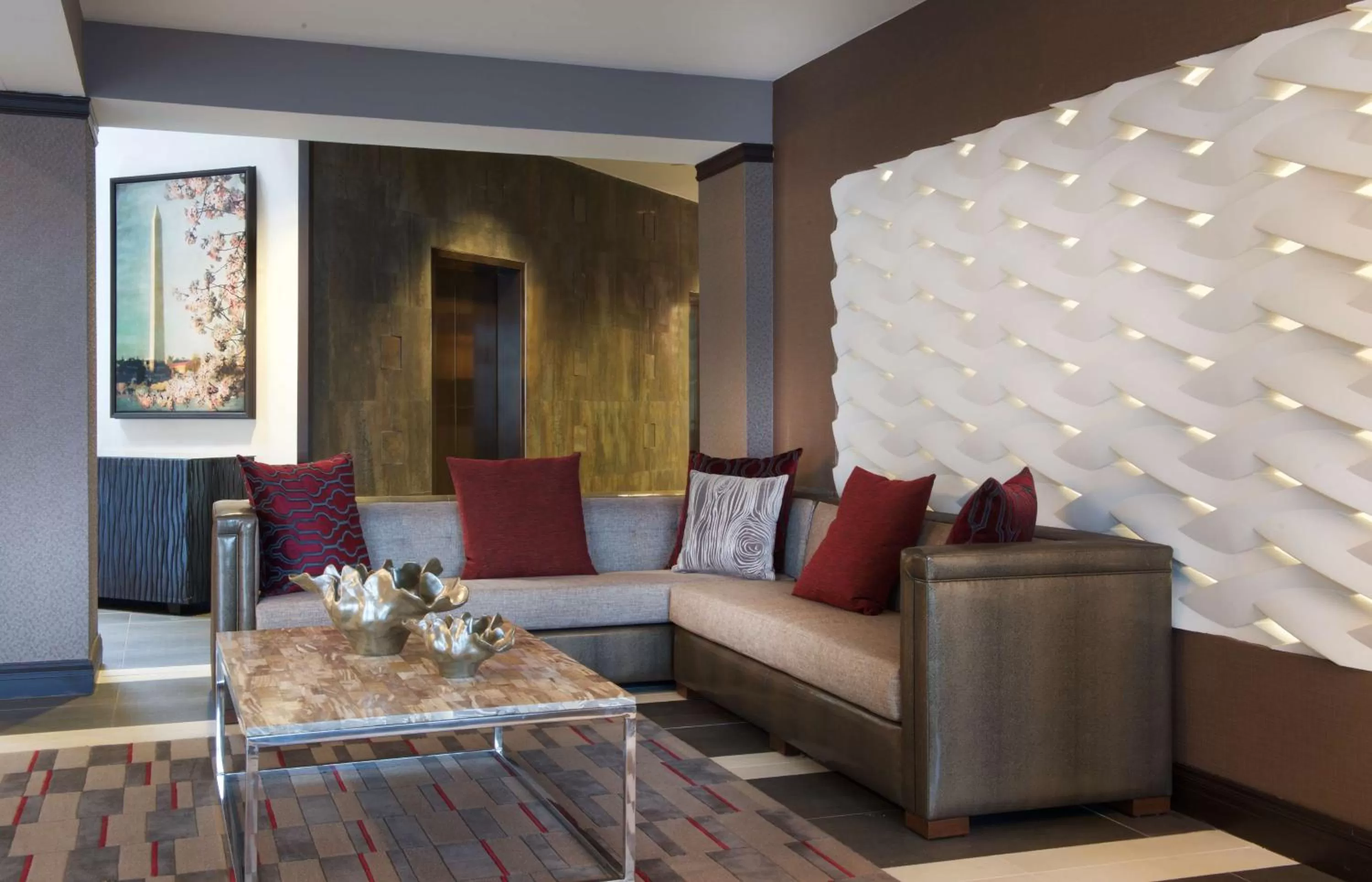 Lobby or reception in Embassy Suites by Hilton Dulles Airport