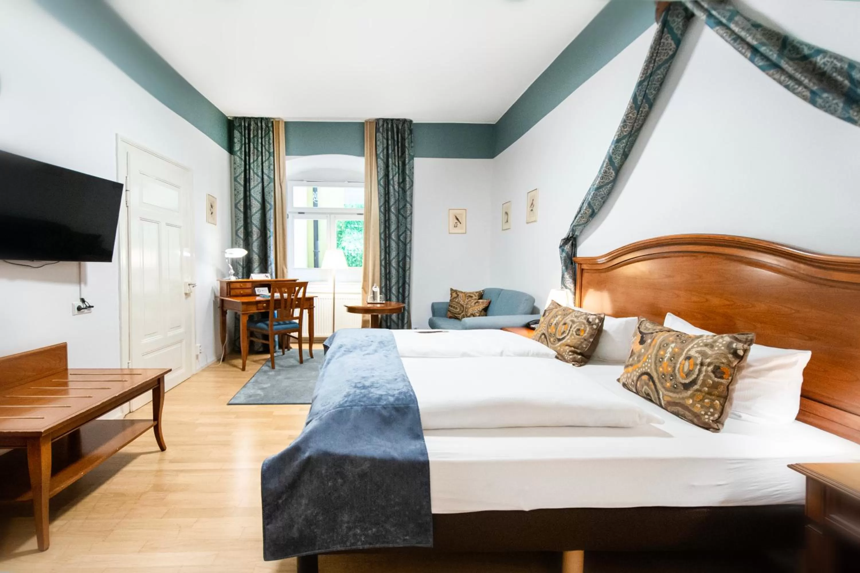 Photo of the whole room, Bed in Romantik Hotel Barbarossa