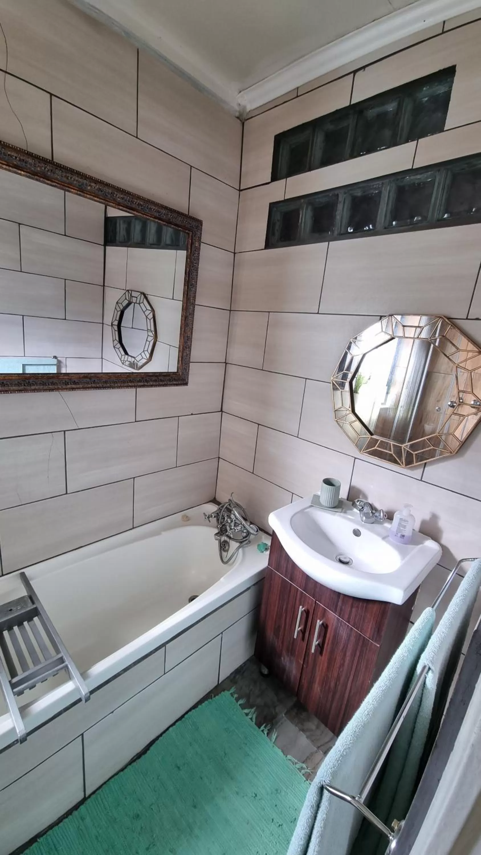 Bath, Bathroom in 51on Church