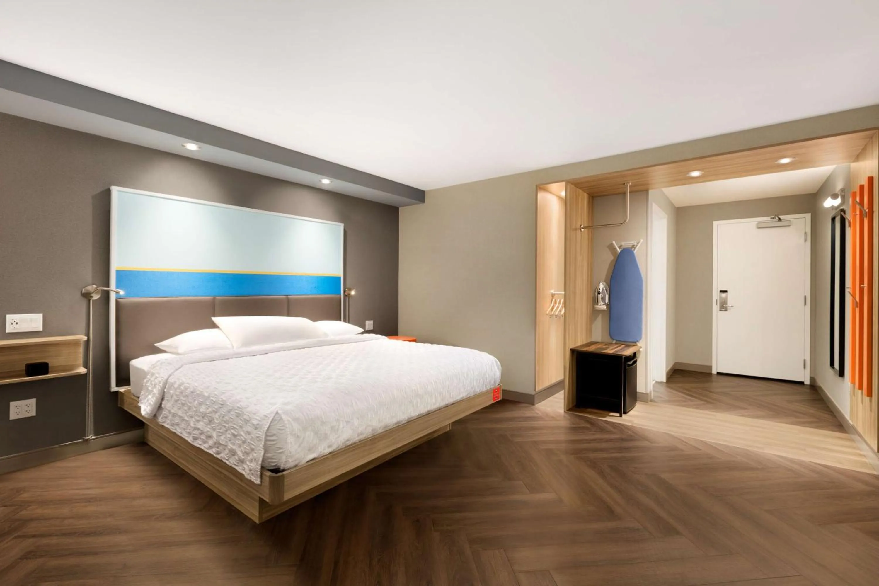 Photo of the whole room, Bed in Tru By Hilton Las Vegas Airport NV