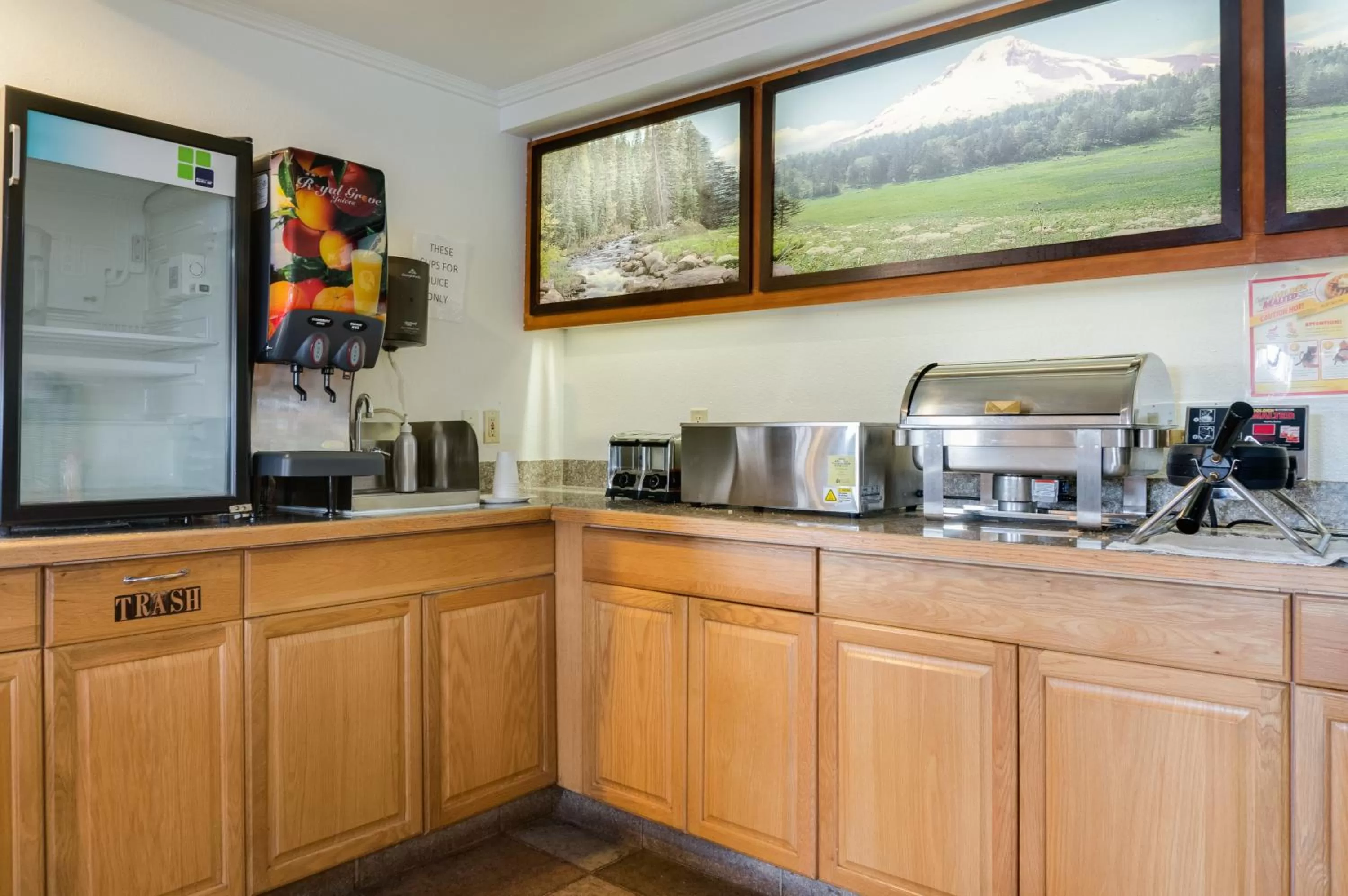 Restaurant/places to eat in GuestHouse Inn Fife