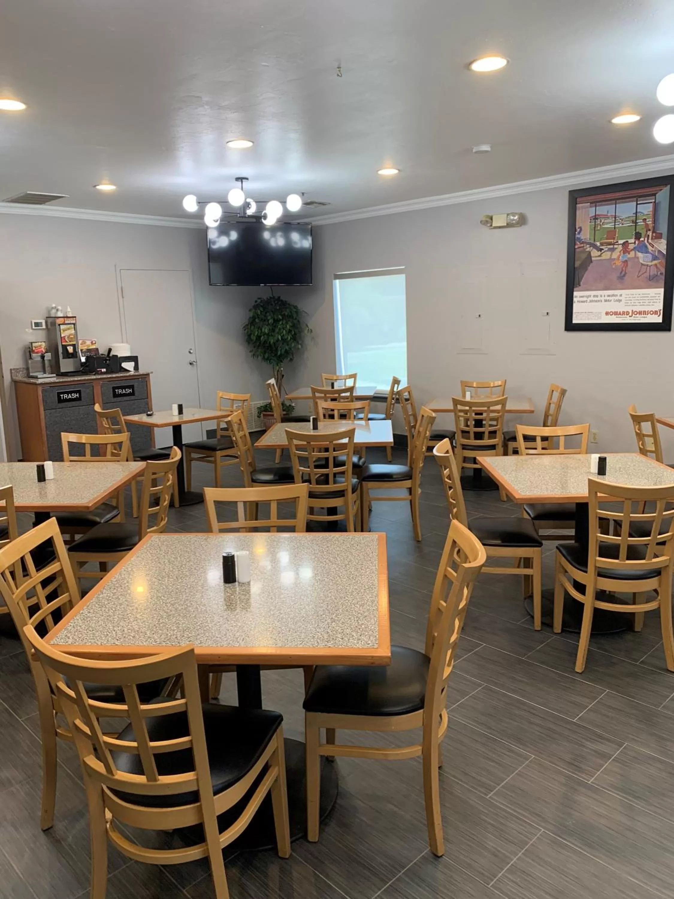 Breakfast in Howard Johnson by Wyndham Oklahoma City OKC Airport, Fairgrounds, I40